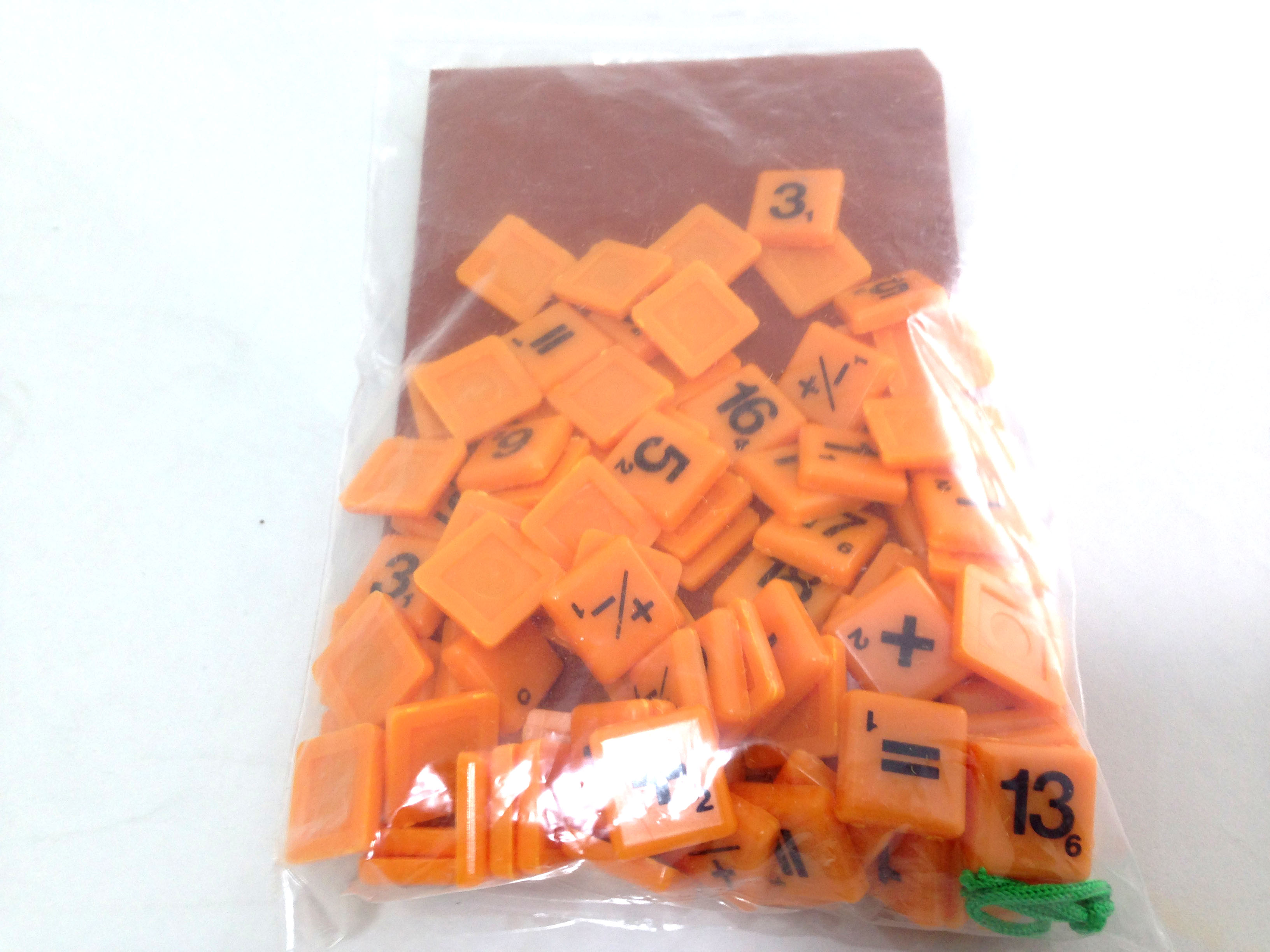 ตัวเบี้ยเอแม็ทรุ่นพลาสติกรุ่นทั่วไปแบบหนา (Amath Tile)
