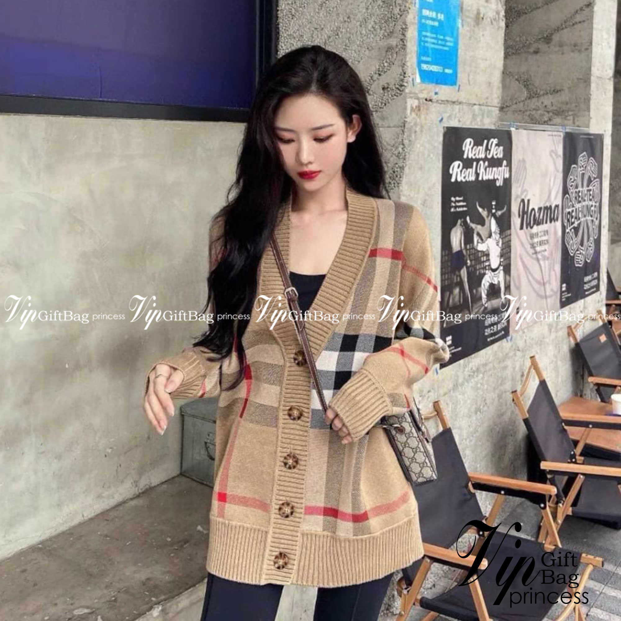 BURBERRY Wool Striped Cardigan / BURBERRY Jacket เกรดออริจินอล มีป้ายแท็กที่คอเสื้อทุกตัว ใส่ได้ทั้งผู้หญิงผู้ชาย พร้อมส่งที่ไทย ภาพสินค้าถ่ายจากงานขายจริง ใช้งานต่างประเทศได้