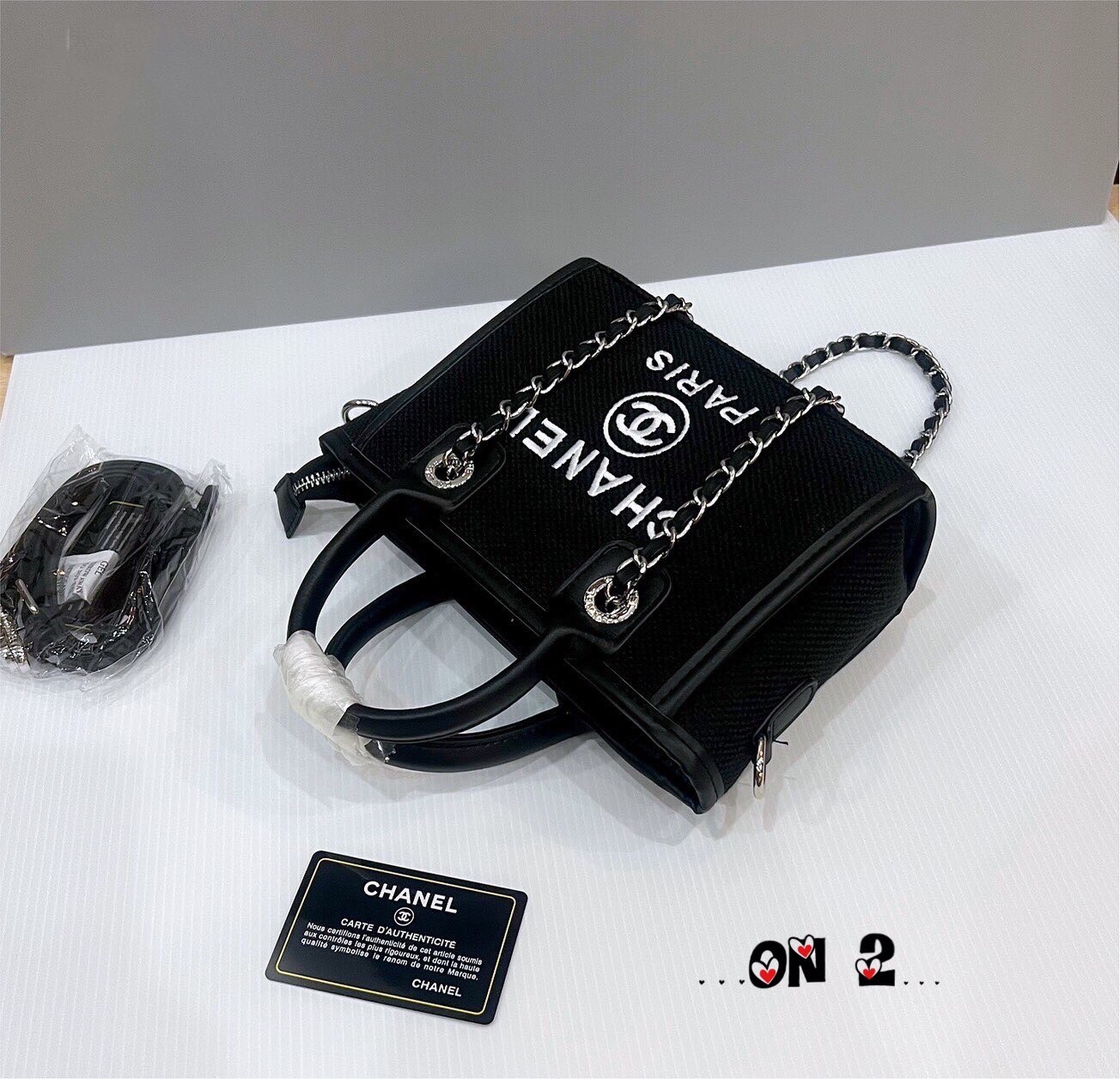 Chanel tote bag / Chanel Shopping Bag 8" กระเป๋าชาเนลทรงโท้ท หนังแคนวาสซับในสีดำปั้มแบรนด์ทุกจุด สายโซ่ดึงปรับความยาวได้ สวยทั้งภายนอกภายในคุ้มค่าราคาจับต้องได้
