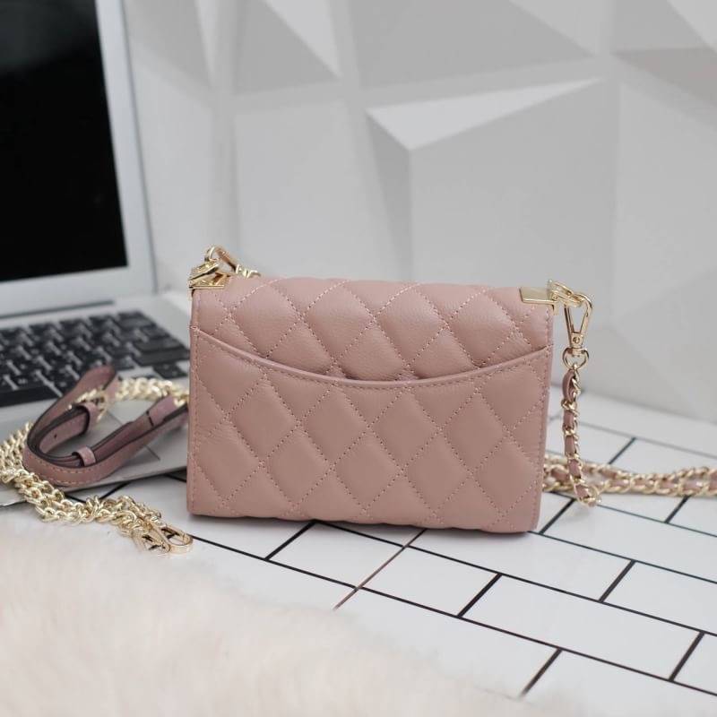 📣รุ่นขายดีที่สุด ** รอบใหม่ **หนังวัวแท้ สวย นิ่มมากๆค่า และ ปักลายตารางออกมาสวยมาก ** KEEP รุ่น Florence Flat bag ตัวกระเป๋าหนังแท้ นิ่ม-ตึง สุดๆ รุ่นนี้ จะมี 2 ขนาด คือ mini และ classic ไซด์