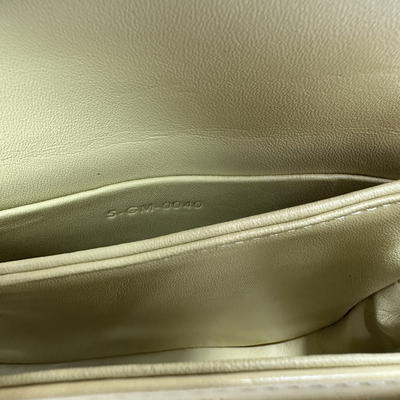 ORI หนังแท้ | CELINE MINI BESACE CLEA IN SHINY and leather กระเป๋าสะพายพร้อมหูจับ ไซส์มินิ แต่งโลโก้สีทองหรูหรา สวยโดดเด่น สามารถถือ สะพายไหล่ และสะพายข้างได้