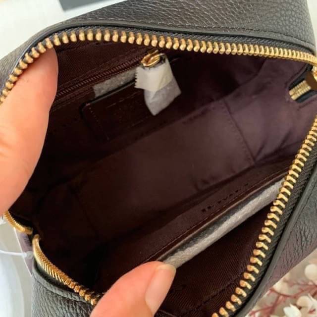 ของแท้ 💯% Coach CAMERA BAG 16 GD/BLACK size mini Polished pebble leather| Inside zip and multifunction pockets| Zip closure, fabric lining| Outside open pocket| Detachable strap
