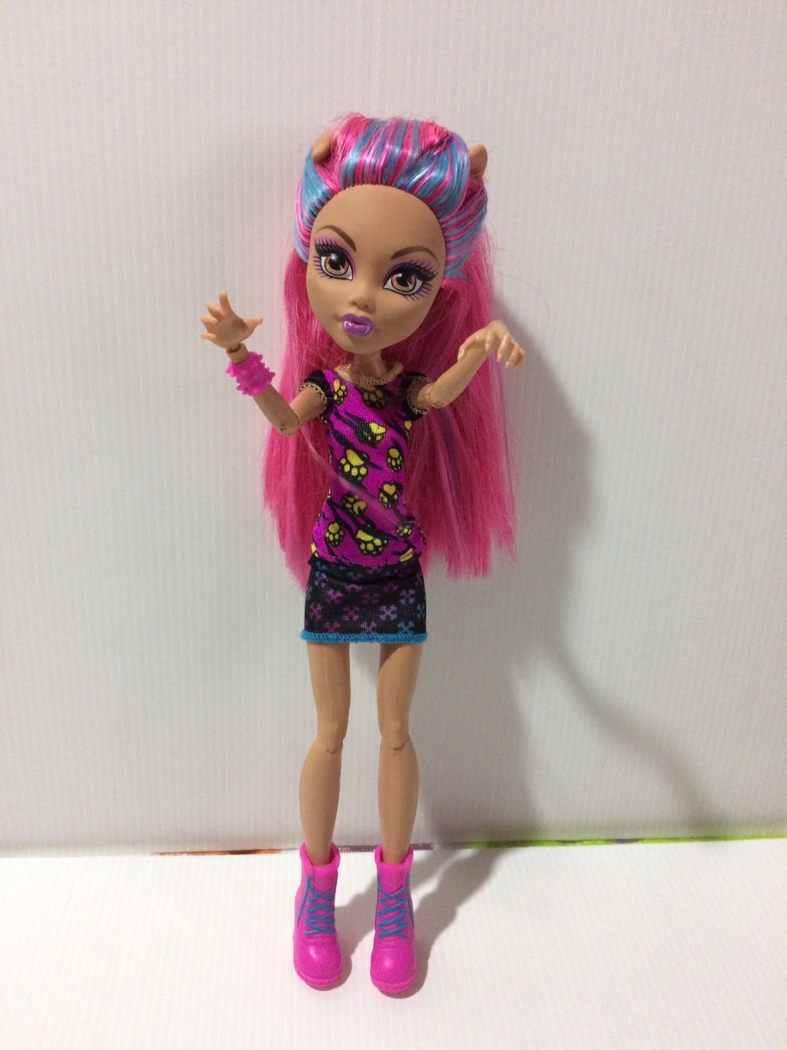 ตุ๊กตา Monster High Creepateria Howleen Wolf Doll มือสองสภาพดีค่ะ