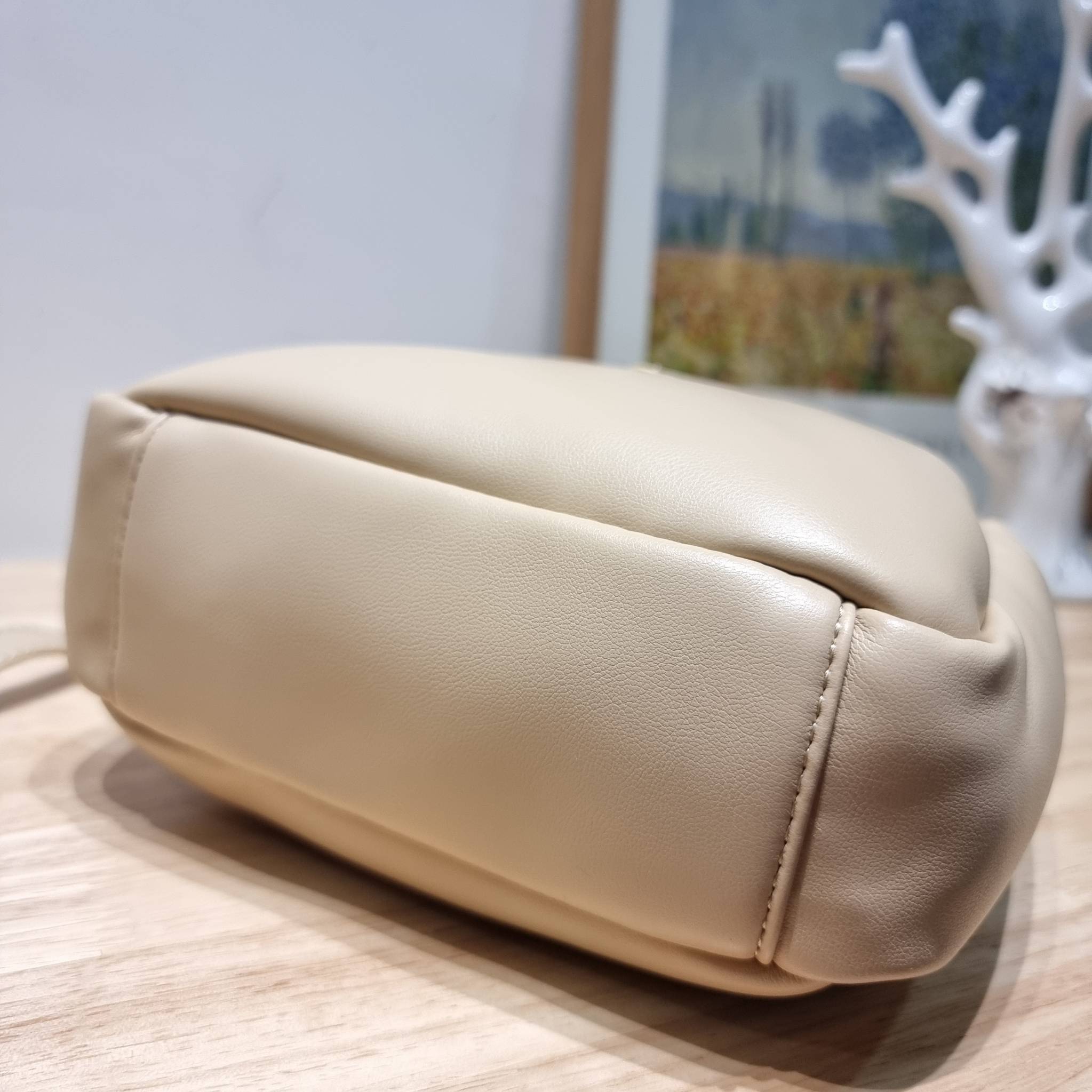 PRADA Small padded Soft nappa-leather bag พร้อมส่ง 4 สี น้องใหม่ล่าสุด กับคอลเลคชั่นที่ทำออกมาตอบโจทย์ได้ทุกไลฟ์สไตล์