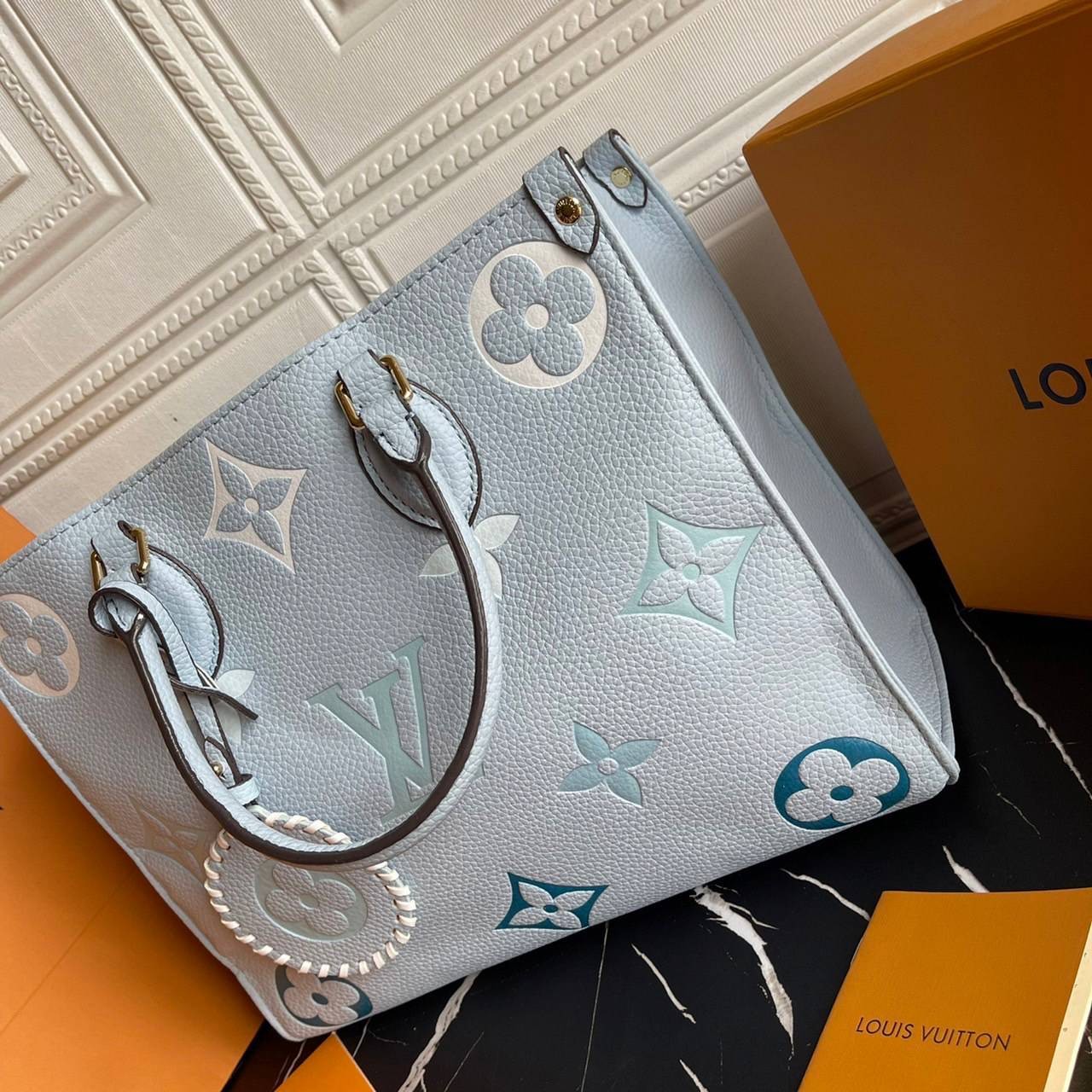 หนังแท้ LOUIS VUITTON Empreinte Monogram Giant By The Pool Onthego พร้อมส่งที่ไทย เกรดใช้งานต่างประเทศได้