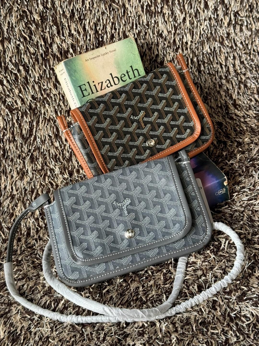 Goyard Plumet Rocket Wallet กระเป๋าสะพายใบเล็กกะทัดรัด ดีไซน์กระเป๋าสตางค์ มีช่องเพียงพอสำหรับใส่ธนบัตร เงินสด เอกสารต่าง ๆ