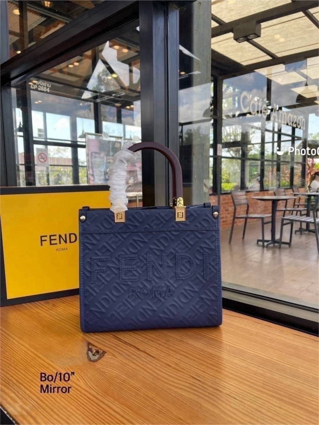 FENDI Sunshine Tote leather shopper Bag กระเป๋าทรงโท้ทงานหนังเต็มใบ สีใหม่สวยโดดเด่น ทรงตั้งสวยอยู่ทรง ปั้มลายแบรนด์เต็มใบ สวยหรูดูแพง
