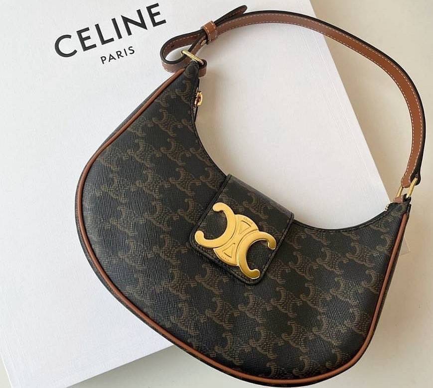 CELINE AVA TRIOMPHE SOFT BAG IN TRIOMPHE CANVAS AND CALFSKIN / CELINE SHOULDER BAG วัสดุ TRIOMPHE CANVAS รุ่นใหม่ล่าสุดดีไซน์สวยหรู หนังสวยอยู่ทรง ภายในโล่งกว้าง