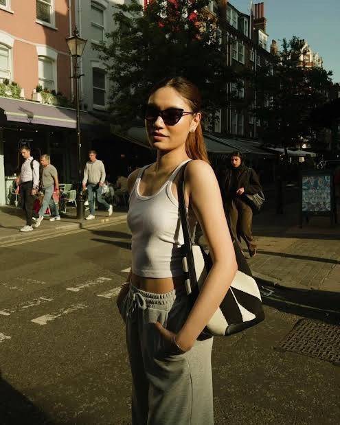 Rally movement the bag Knit Black เป็นไอเท็มที่ฮอตสุดๆแห่งปีจริงๆ กับกระเป๋าทรงบัคเก็ต น้ำหนักเบาๆ ฮอทติดลมบน จุของได้แบบหนำใจ ทอลายโลโก้ด้วยเทคนิค Sturdy Stretch Knit