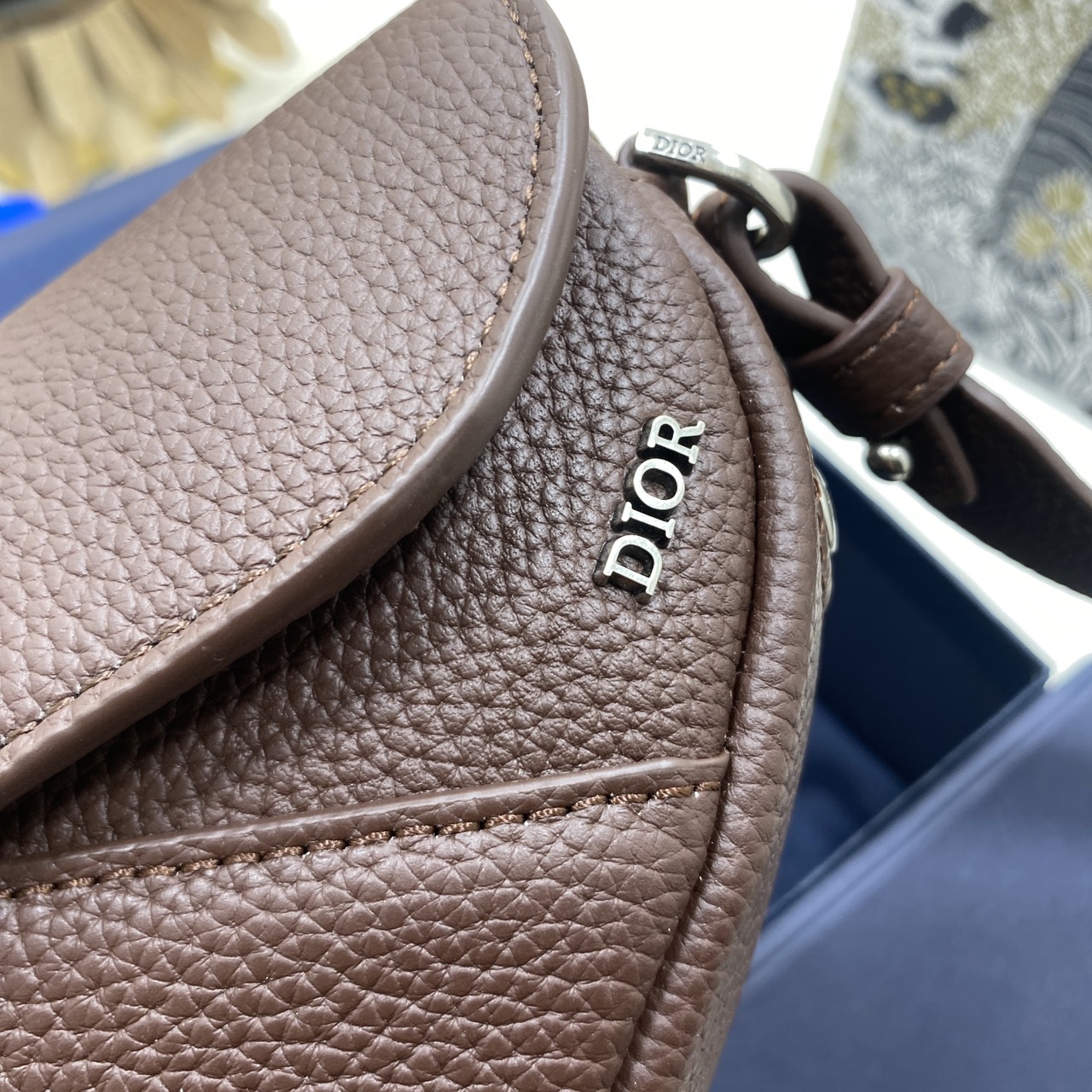 ORI หนังแท้ | DIOR Mini Saddle Bag Icons Leather black กระเป๋าสะพาย คาดอก เปิดตัวครั้งแรกในงานแฟชั่นโชว์ Summer 2025 ดีไซน์สุดไอคอนิกมาตีความใหม่ด้วยรูปทรงที่ทันสมัย หนังแท้ Icons
