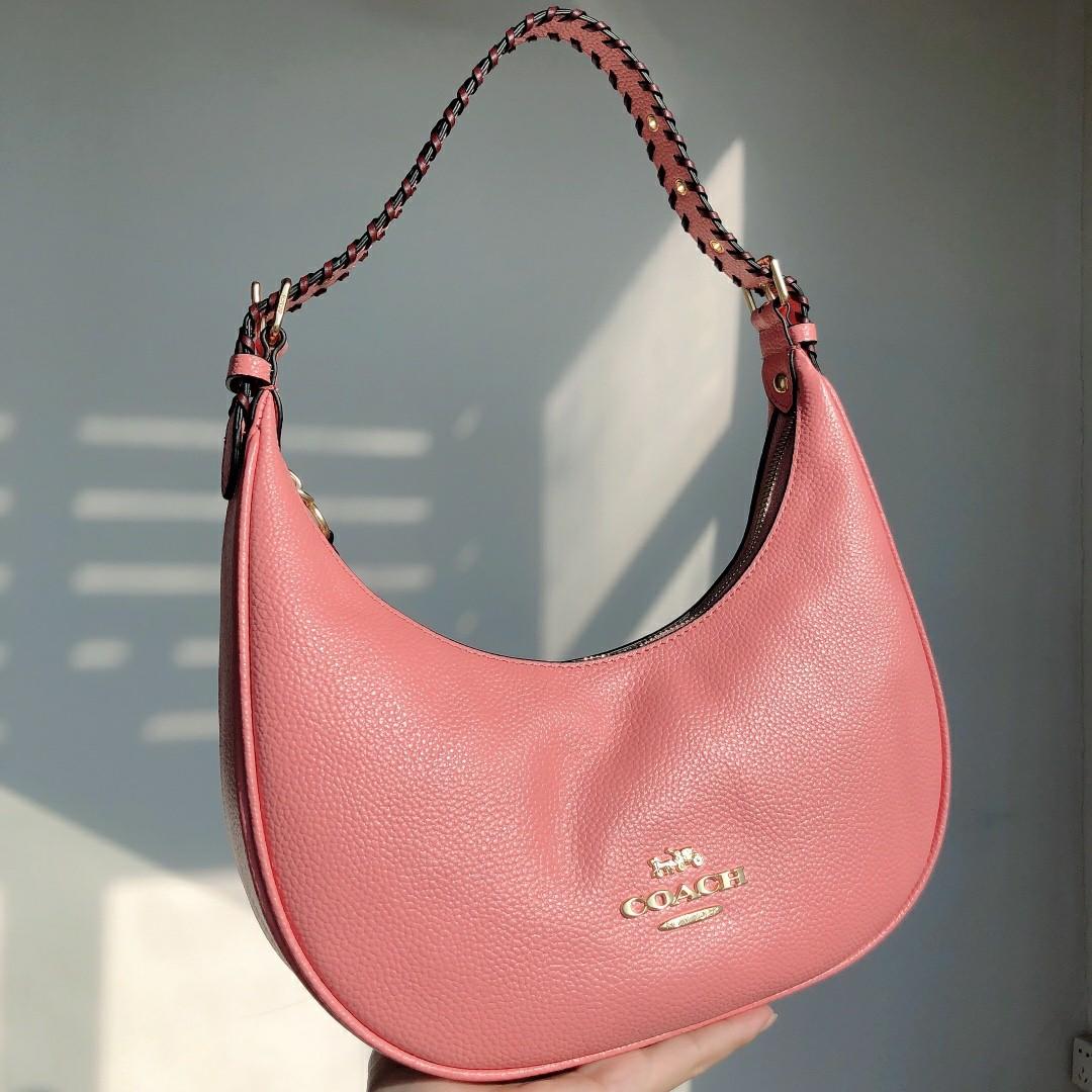 COACH BAILEY HOBO WITH WHIPSTITCH ((C4108//C1322)) พร้อมส่งที่ไทย!! สวยจริงไม่จกตาแน่นอนค่าา กระเป๋าทรงโค้ง ใช้แบบหิ้วหรือคล้องไหล่ก็ดูดี ใช้วัสดุหนังแท้ชั้นดี หนังสวยมากๆค่ะ ด้านหน้าใช้อะไหล่แบรนด์ตัวใหญ่ หรู ดูสะดุดตามีเดียว