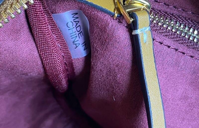 TORY BURCH T MONOGRAM JACQUARD CAMERA BAG ใหม่ล่าสุด ยังไม่เข้าช็อปไทยน้า จัดมาให้สวยเลิศก่อนใคร!! สี hazel ใหม่ หรู ผู้ดีมากๆ กระเป๋าสะพายข้างทรงกล่อง ใช้งานง่าย วัสดุ jacquard woven สลับหนังแท้ มีซิปเปิดปิดด้านหน้า และช่องหลัก ดีไซน์ออกมาให้ดูคลาสสิควิน