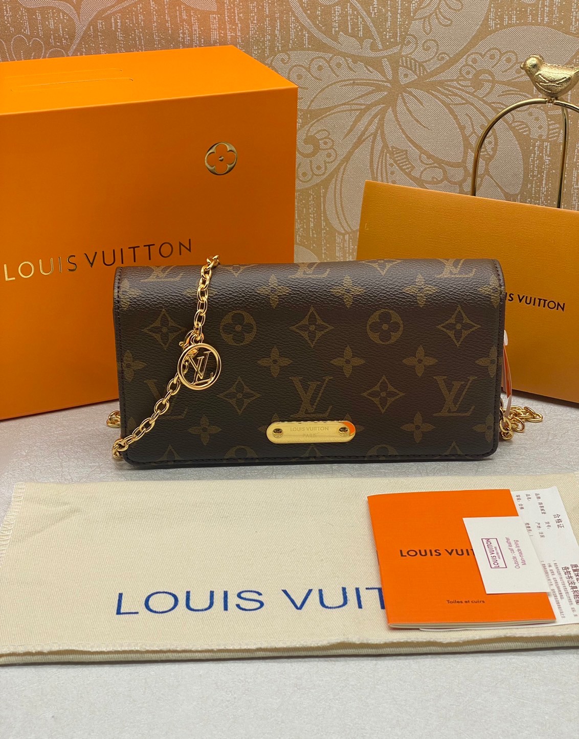 LV Wallet On Chain Lily Monogram Canvas / LV BAG พร้อมส่ง กระเป๋าสะพายทรงพอช คลาสสิค ดีไซน์เรียบหรู งานสวยเป๊ะ **สินค้าเกรดออริจินอล 1:1 สลับแท้