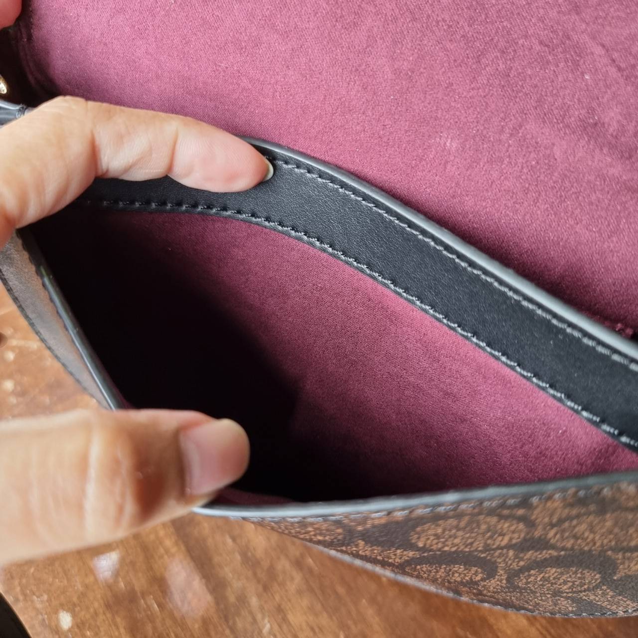 ของแท้ 💯% COACH C1430 ELLEN CROSSBODY IN SIGNATURE CANVAS กระเป๋าสะพายดีไซน์สุดเก๋ ดูดีไม่ซ้ำใคร ทรงสวยลายคลาสสิค วัสดุหนังแคนวาสเคลือบลาย