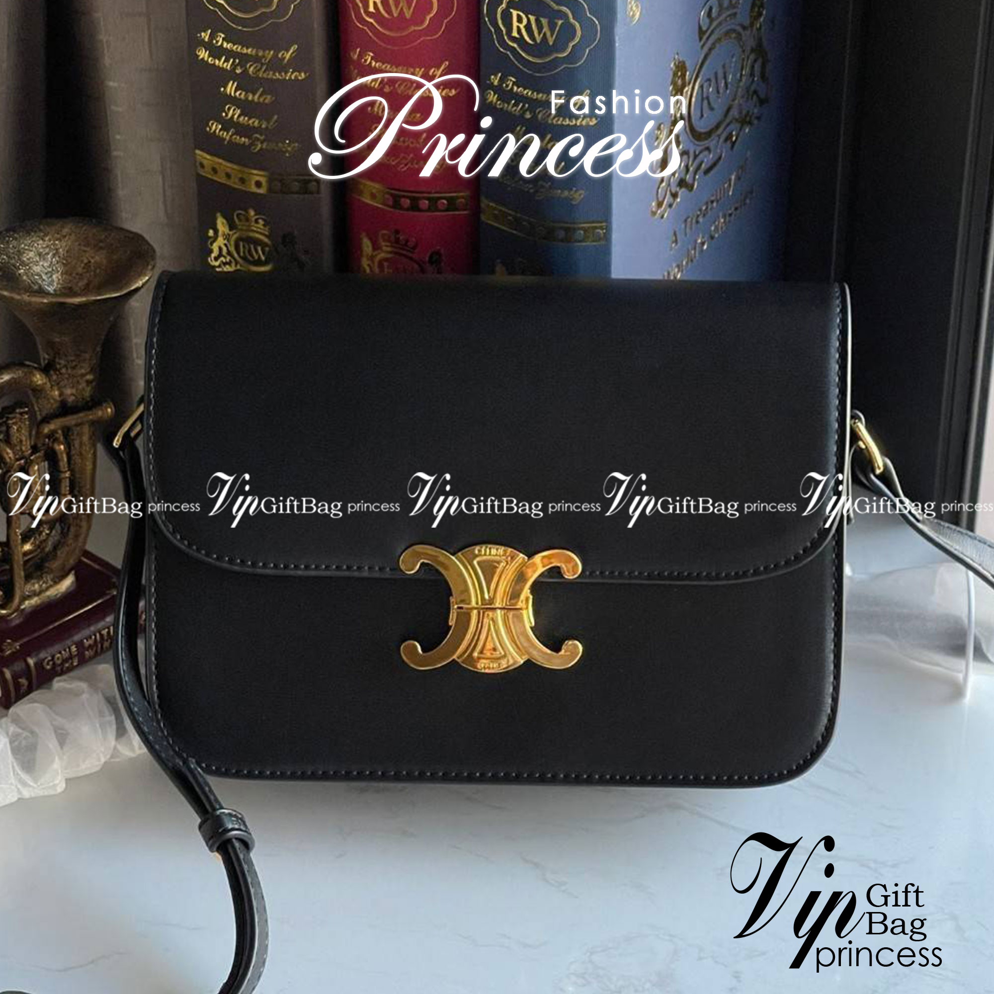 Celine MEDIUM TRIOMPHE BAG IN SHINY มีรูปทรงเป็นกล่องคล้ายกับกระเป๋า Classic Box แต่มีการออกแบบโลโก้ที่สะดุดตาแบบวินเทจ ด้วยดีไซน์ที่ดูโฉบเฉี่ยว แต่คงความคลาสสิคอย่างเต็มเปี่ยม ทำให้เป็นที่ดึงดูดความสนใจของสาวๆ สายสะพายสามารถปรับระดับได้ มีความคล่องตัวในก