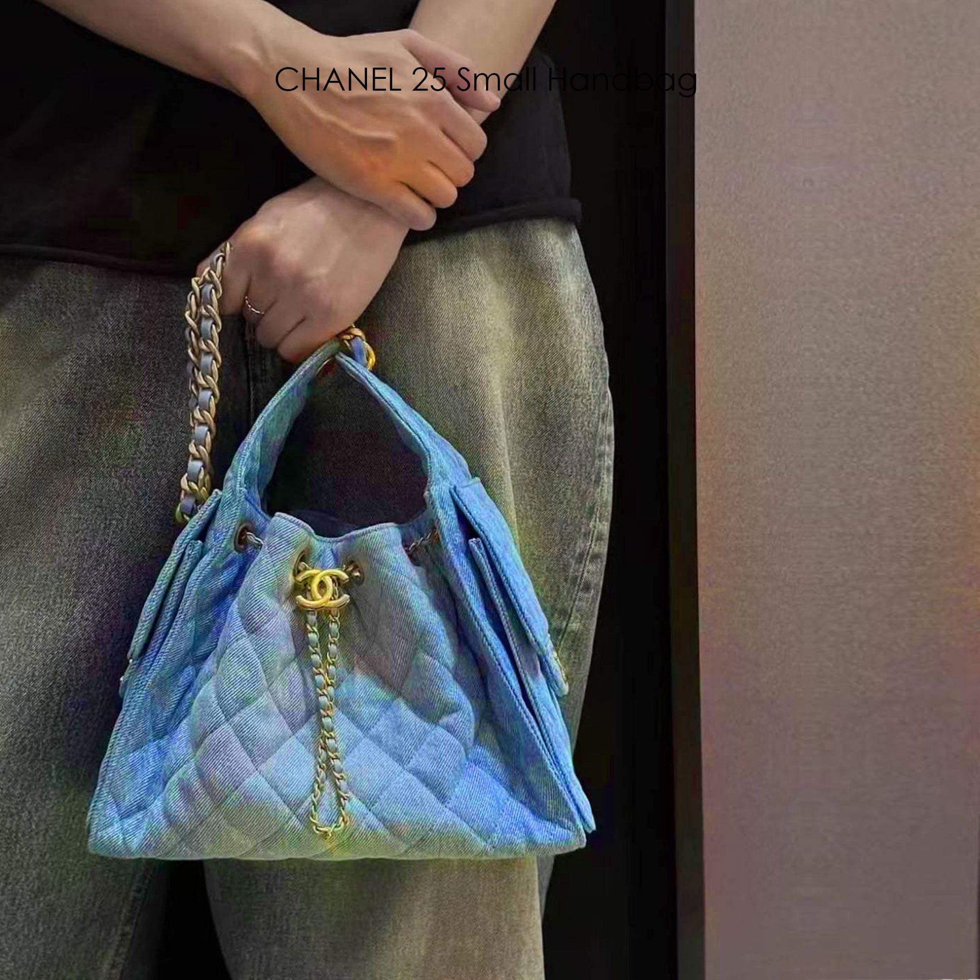 CHANEL 25 Small Handbag กระเป๋าสะพายทรงโฮโบ คอลใหม่ล่าสุด ต้อนรับฤดูกาล SPRING-SUMMER 2025 รูปทรงใช้งานได้จริง จุของได้ ถือเก๋ๆ เอวี่เดย์ลุค บอกเลยว่าดีไซน์เก๋มาก