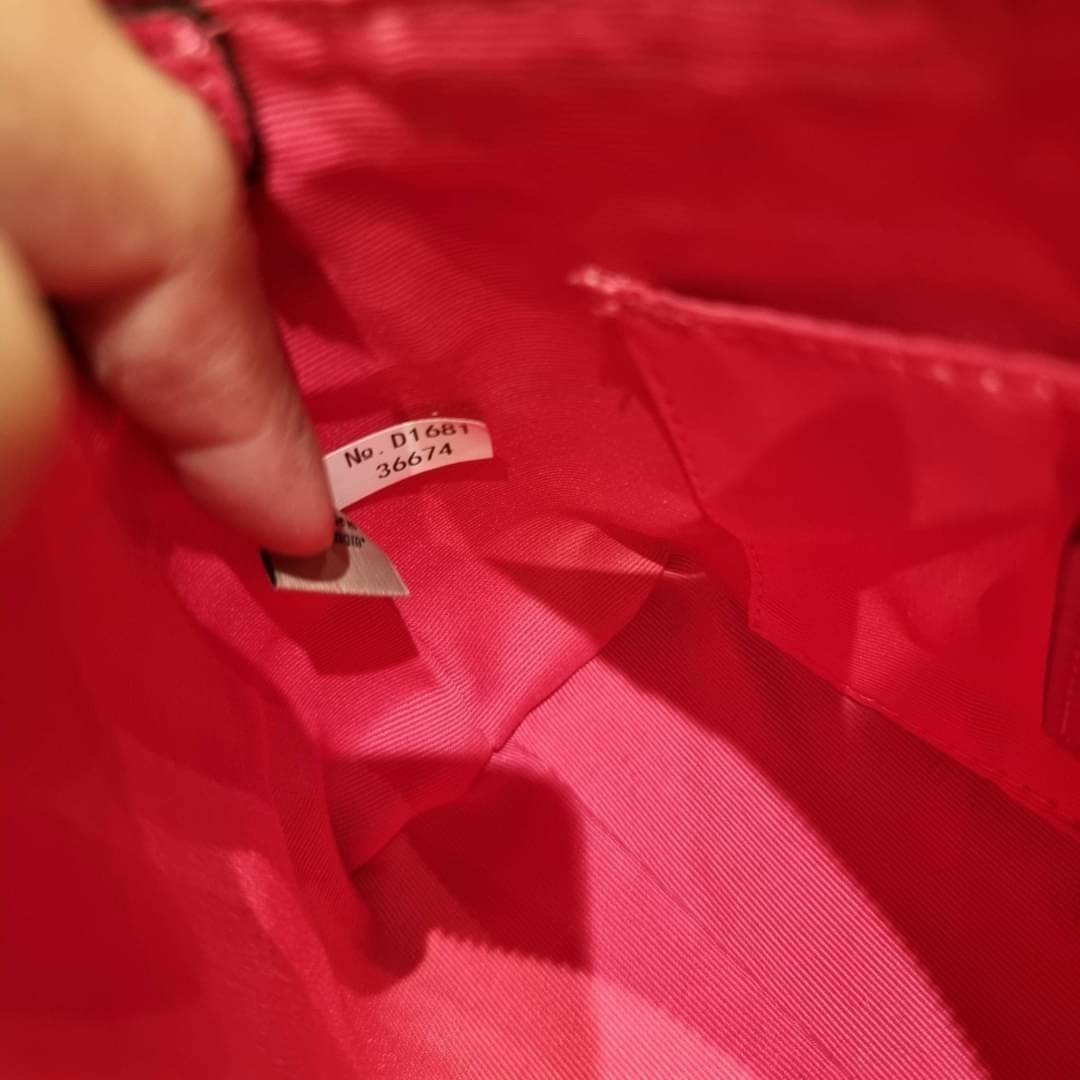 COACH 36674 TOP HANDLE POUCH IN SIGNATURE JACQUARD กระเป๋าทรงพอช ยอดฮิต ยกขึ้นแท่น ด้วยดีไซน์ที่ออกมาให้ใช้งานได้ง่าย ขนาดกำลังเหมาะ วัสดุหนังแคนวาสทนทาน ดีไปหมดขนาดนี้!! คุณลูกค้าถึงสั่งกันรัวๆจริงๆ ภายในโล่งกว้าง ใส่โทรศัพท์ได้ทุกรุ่น มาพร้อมสายคล้องแขน