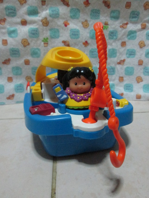 Fisher-Price Little People Sail n Float Boat ของเล่นมือสอง