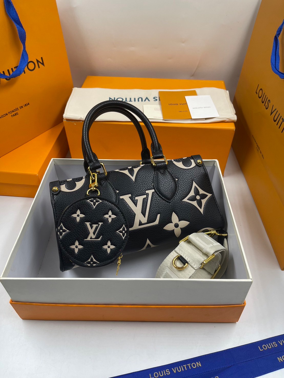 LV OnTheGo East West Monogram Bag / LV BAG พร้อมส่ง 4 สี กระเป๋าโท้ทขนาดกะทัดรัด ดีไซน์ใหม่ประจำฤดูกาล **สินค้าเกรดออริจินอล 1:1 สลับแท้