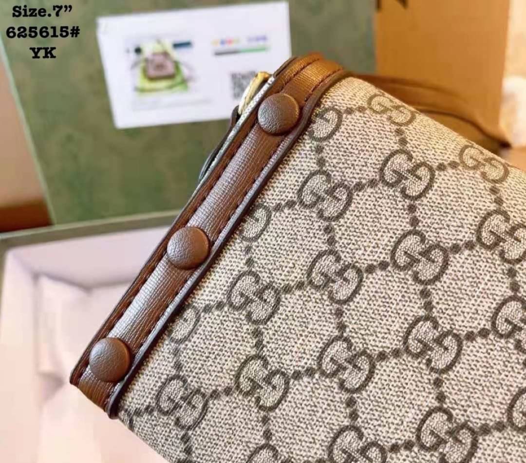 Gucci Horsebit 1955 Mini Bag / GC crossbody horizon mini bag กระเป๋าสะพายข้างขนาดกำลังดี สวยอยู่ทรง วัสดุหนังแคนวาสทนทาน แฝงความหรู เปิด-ปิดฝาสอดพร้อมแม่เหล็กในตัว ภายในเป็นช่องโล่ง ใส่โทรศัพท์ได้ทุกรุ่น พกแทนกระเป๋าสตางค์ ใส่บัตร ใส่ธนบัตรพกง่ายๆก็ได้ สา