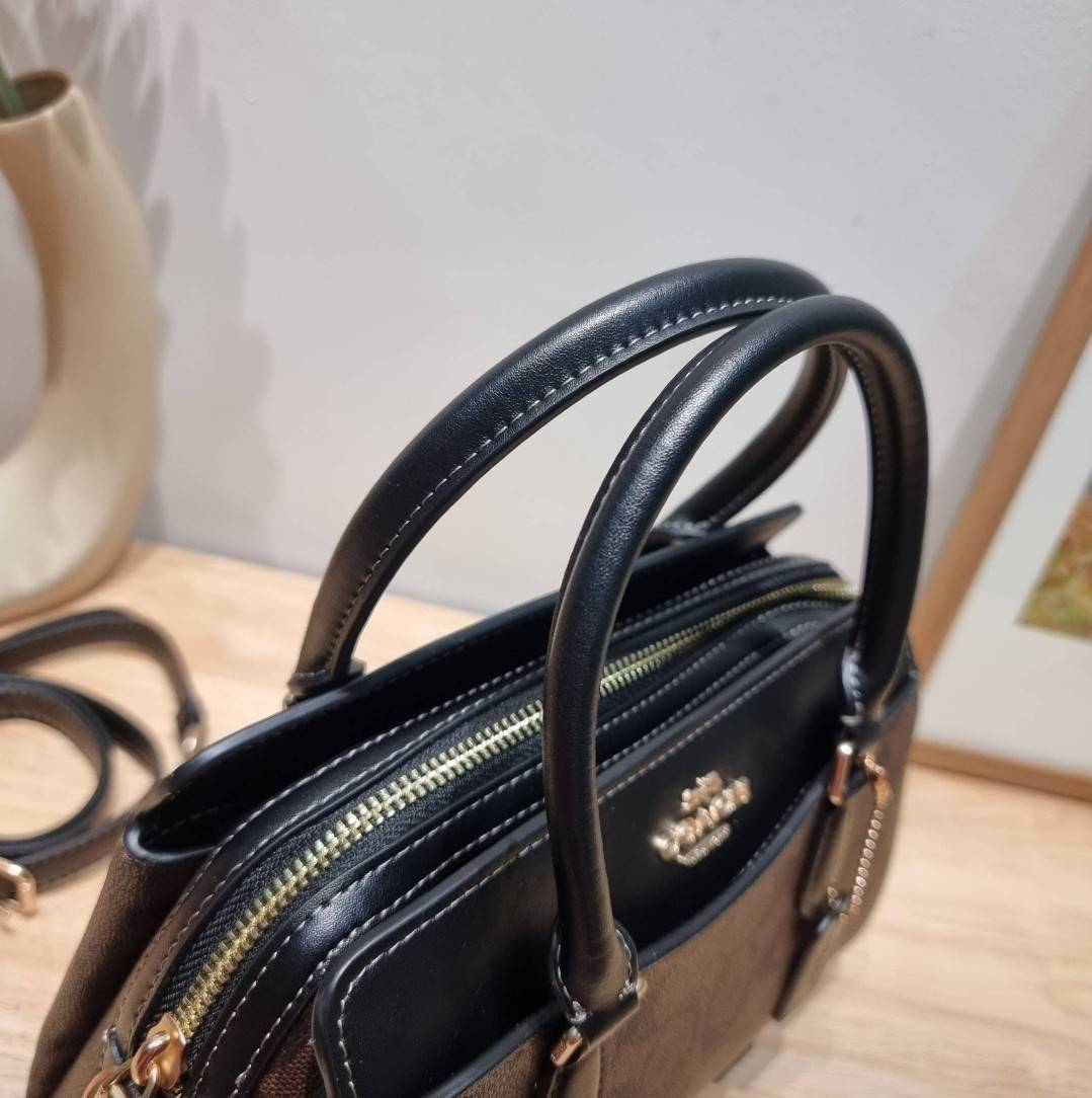 COACH MINI DARCIE CARRYALL IN SIGNATURE CANVAS CH174 พร้อมส่ง กระเป๋าสะพายทรงถัง ไซส์มินิ ดีไซน์ออกมาดูหรูมาก สวย คลาสสิค มาพร้อมสายสะพายข้างและหูหิ้วในตัว