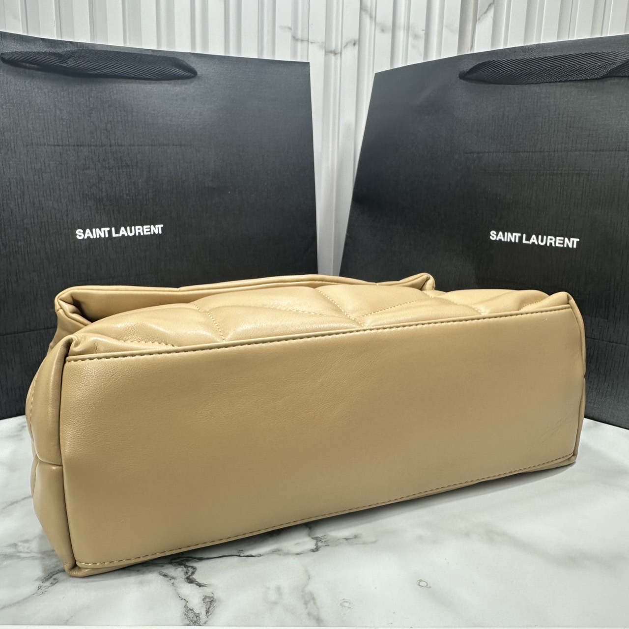 ORI หนังแท้ | 32cm YSL PUFFER Medium in Nappa leather กระเป๋าสะพายรุ่นยอดนิยม ทรงสวย ใช้ได้บ่อยไม่มีเบื่อ วัสดุหนังสัมผัสนิ่มมือ ดีไซน์เรียบหรู ดูแพง สะพายได้หลากหลาย