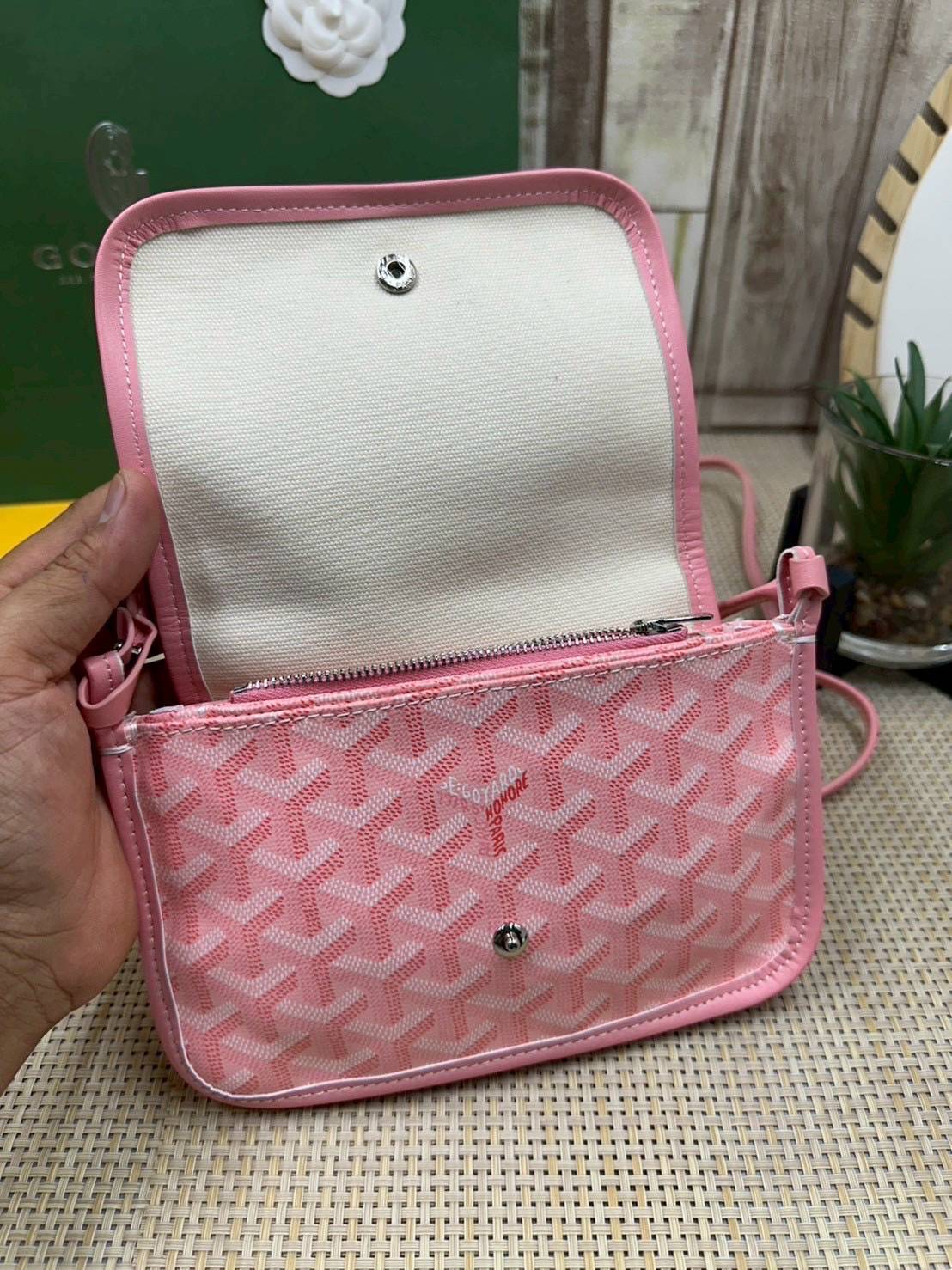 พร้อมส่ง 10 สี ORI หนังแท้ | GOYARD Plumet pouch-wallet กระเป๋าสะพายใบเล็กกะทัดรัด ดีไซน์กระเป๋าสตางค์ Plumet ดีไซน์มาพร้อมช่องใส่เหรียญ ธนบัตร และบัตรต่างๆ