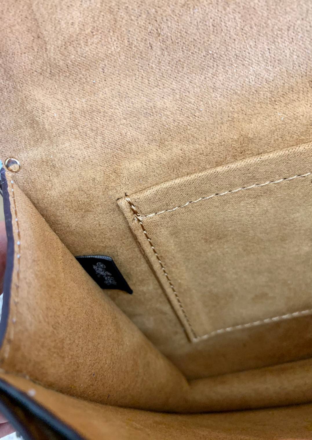 พร้อมส่งถึง8สี ห้ามพลาดค่ะ! COACH KLARE CROSSBODY BAG ((91019//91174//90400//1424//90635)) พร้อมส่งที่ไทย กระเป๋าสะพายครอสบอดี้ร์หรือสามารถทบเป็นสายคู่คล้องไหล่ได้ด้วยค่ะ หนังแท้ แต่ละสีทำลายหนังได้สวยงามแตกต่างกันออกไปนะคะ ✔️ห้อยด้วยป้ายแบรนด์แบบโ