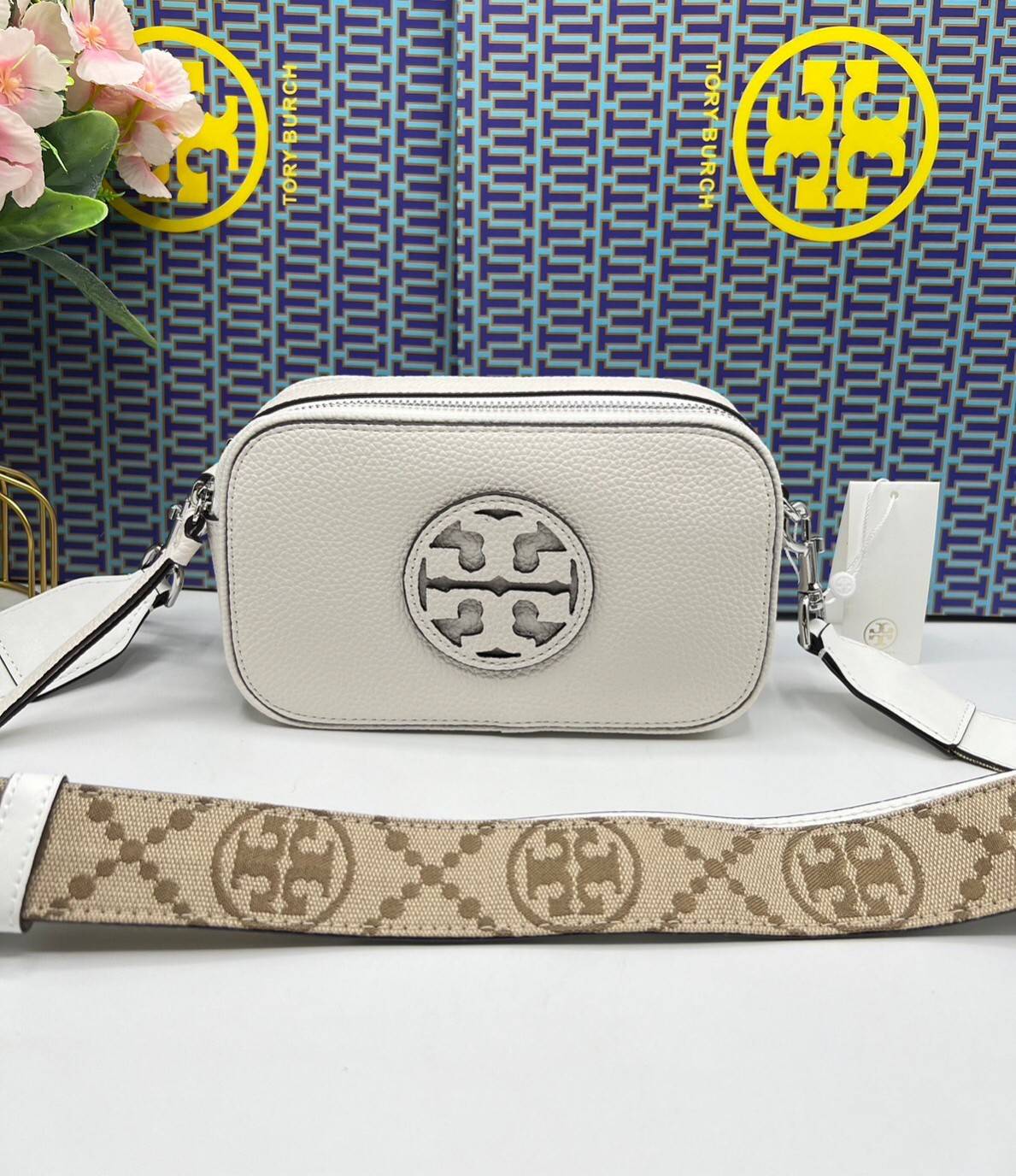 TORY BURCH Miller Mini Crossbody Bag / TORY CAMERA BAG / TORY BAG พร้อมส่ง 5 สี กระเป๋าสะพายใบเล็กมินิมอลในรูปทรงใหม่ที่คล่องตัว