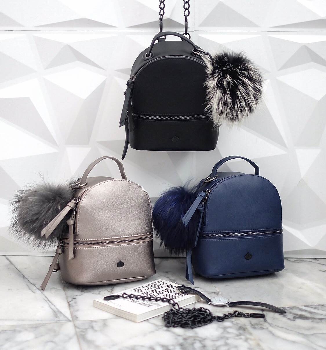 สินค้ารุ่นใหม่สัปดาห์นี้ ค๊า เป้ มินิ รุ่นใหม่ ได้ Look Minimal style แฝงความน่ารักนิดๆ ต้องใบนี้เลยค๊า KEEP ' All-day backpack with shoulder strap ' 📍ความพิเศษ คือ สาย ถอดได้ปรับเปลี่ยนได้ตามการใช้งาน (สะพายหลัง-สะพายข้างลำตัว ) ใน set 