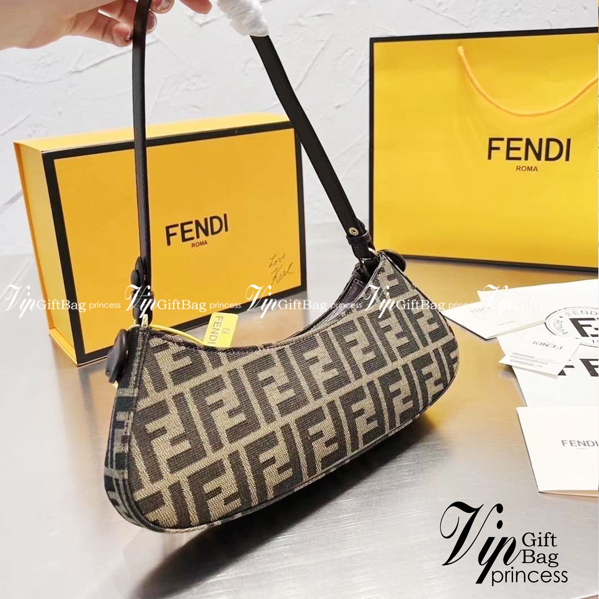 Fendi O'Lock Swing tapestry fabric pouch / Fendi Shoulder Bag กระเป๋าสพายไหล่เฟนดิ พร้อมสายสะพาย 2 เส้น สวยหรู ภาพถ่ายจากงานขายจริง ใช้งานต่างประเทศได้