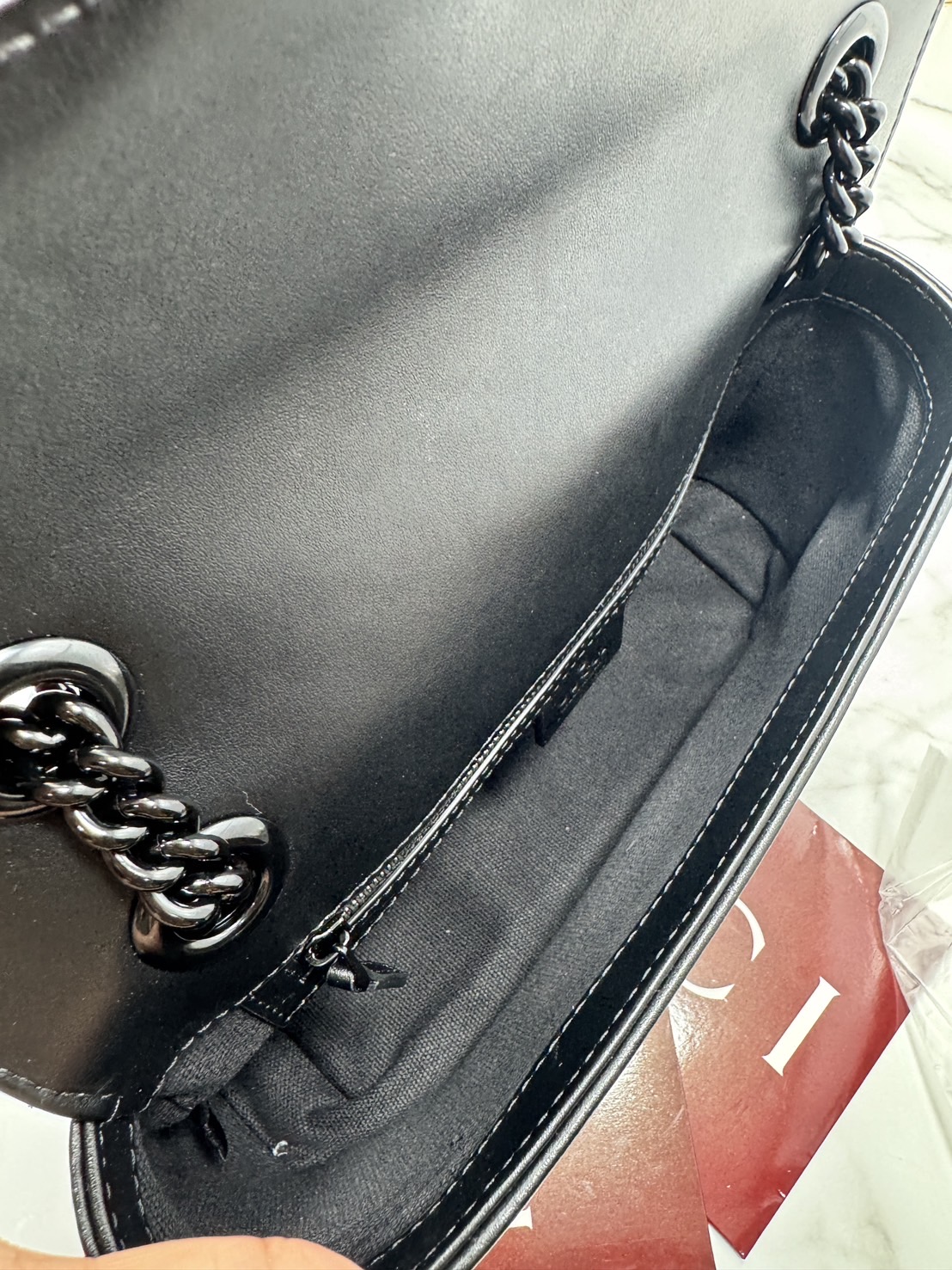 ORI | หนังแท้ GG Marmont small shoulder bag กระเป๋าสะพายข้างรุ่นคลาสสิค ดูแพง อัพลุคได้สบายๆ ด้านหลังดีไซน์รูปหัวใจ