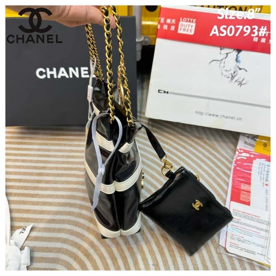 CHANEL 22 Shoulder Hobo Tote 2Tone กระเป๋าโฮโบทรงโท้ทมินิ สีใหม่ทูโทนตัดขาวดำ เกินต้านที่สุดกับไอเท็มนี้ ที่สาวๆหรือใครๆก็ต้องมีแล้ว!! น่ารักจริงจัง!!