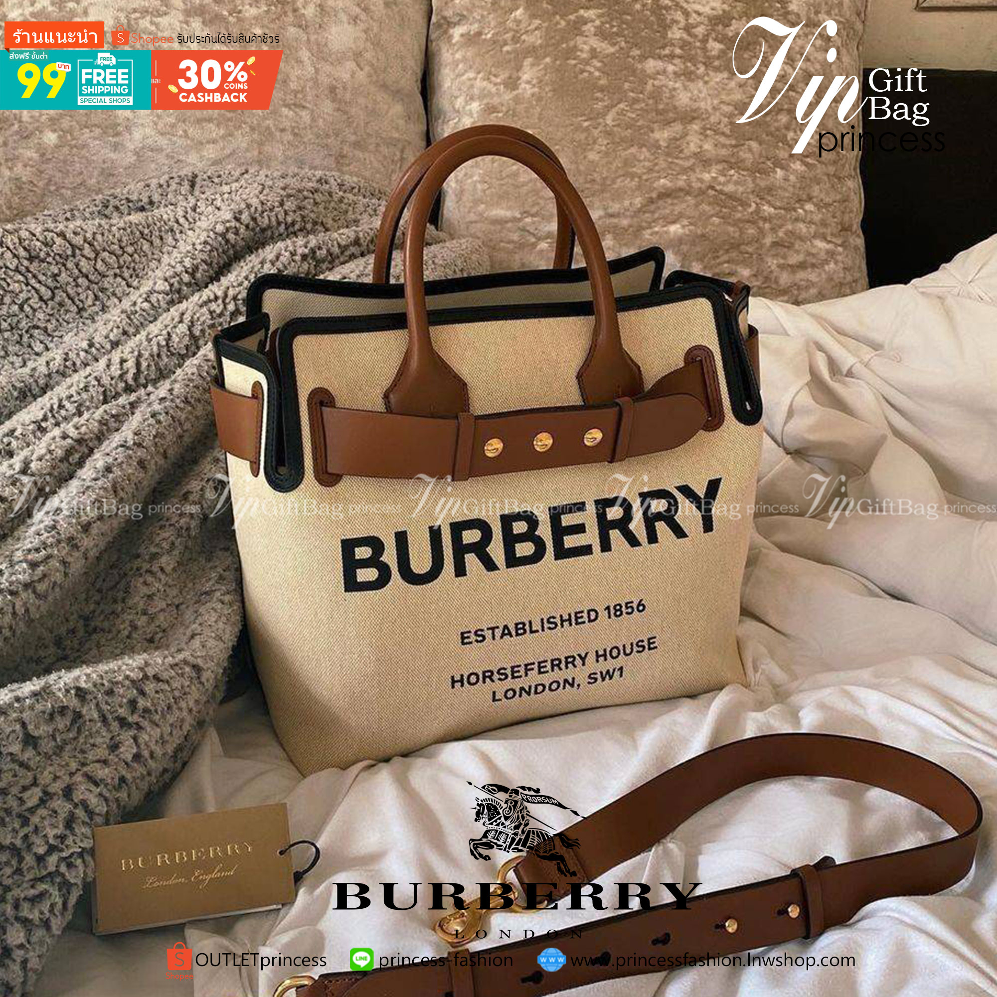 พรีเมี่ยมกิ๊ฟแท้ 100% 】BURBERRY FRAGRANCES TOTE BAG VIP GIFT WITH PURCHASE (GWP) กระเป๋าถือหรือสะพายพรีเมี่ยมกิ๊ฟ Limited Edition จาก BURBERRY PERFUME รุ่นหายาก วัสดุ Canvas & Leather ดีไซน์สวยมีเอกลักษณ์คาดด้วยสายหนังBeltประดับกระดุมสีทองด้านหน้า หูจับหน