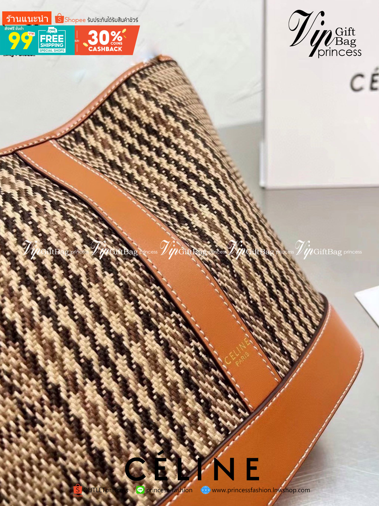 CELINE BUCKET BAG CUIR TRIOMPHE คอลเลคชั่นใหม่ ฮิตข้ามปี กับกระเป๋าสะพายทรงถัง ใช้งานง่ายที่สุด รุ่นใหม่งานผ้าทอลาย ซับในผ้าอย่างดี อะไหล่ทองปั้มทุกจุด สายสะพายยาวปรับระดับได้ วัสดุหนังวัว เรียบหรู ผู้ดีไปอีก ภายในโล่งกว้าง ใส่ของแบบจุๆไปเลย เป็นรุ่นที่ใช