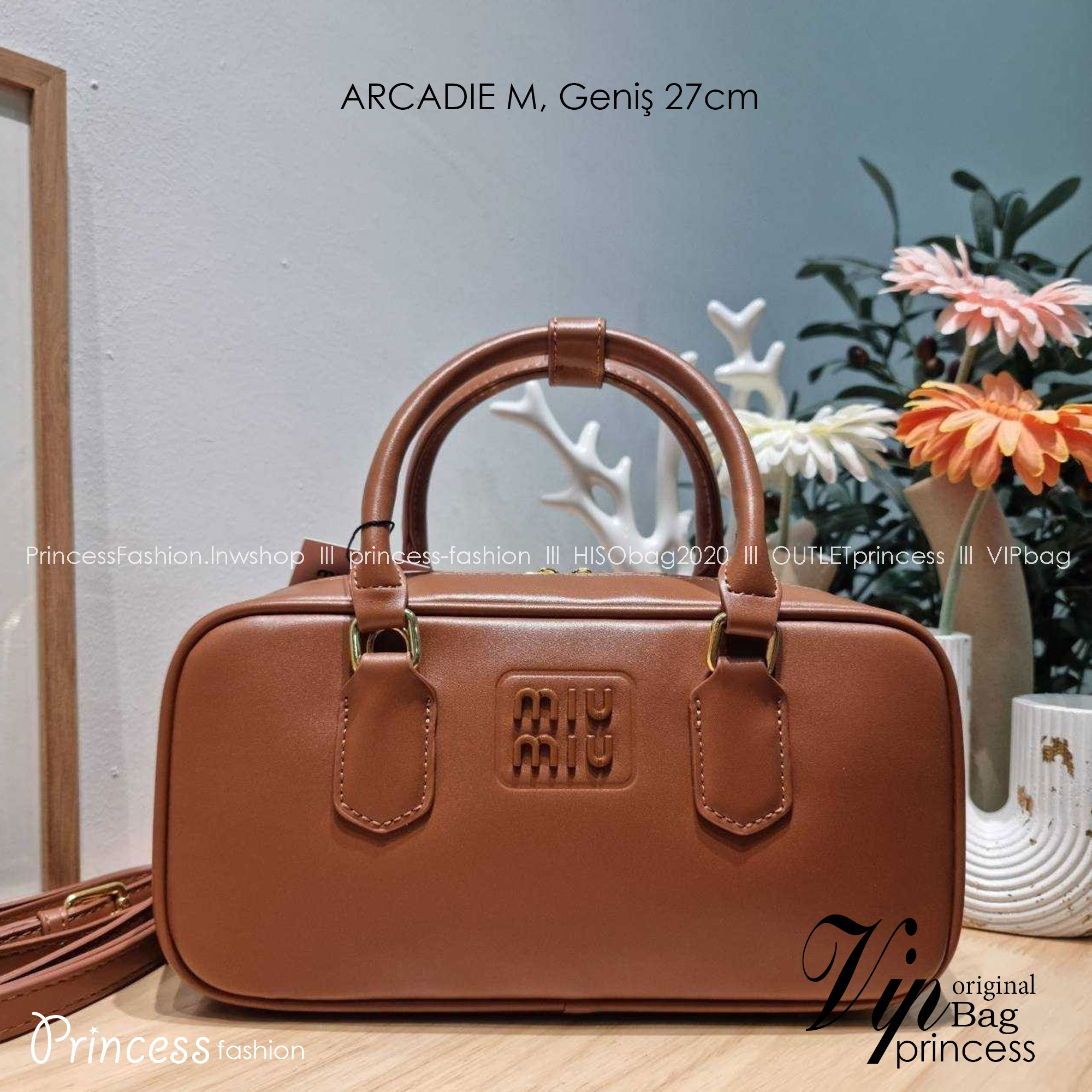 MIU MIU ARCADIE LEATHER BAG M, Geniş 27cm กระเป๋าถือ/สะพายสุดชิค น่ารักๆเก๋ๆ ดีไซน์เรียบแต่มากมีอยู่จริง สวยดูแพง