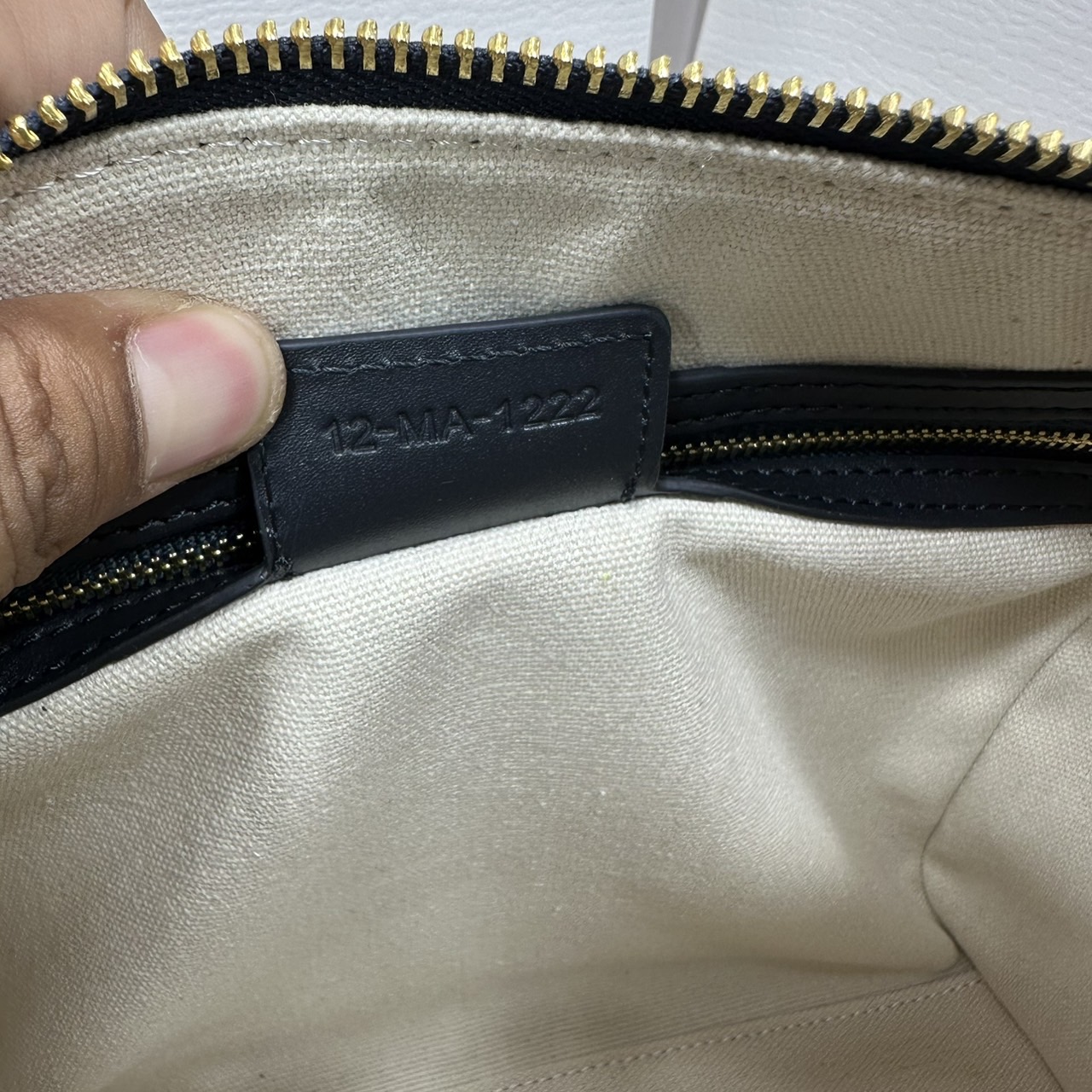 DIOR Groove 25 Bag / Dior Keepall Macrocannage Leather / Oblique Jacquard กระเป๋าสะพายทรงบอสตัน Keepall ทันสมัยและสง่างาม ใช้งานได้ทั้งแบบสะพายไหล่หรือสะพายแบบครอสบอดี้ เหมาะเป็นไอเทมคู่ใจในชีวิตประจำวัน เกรดออริ 1:1