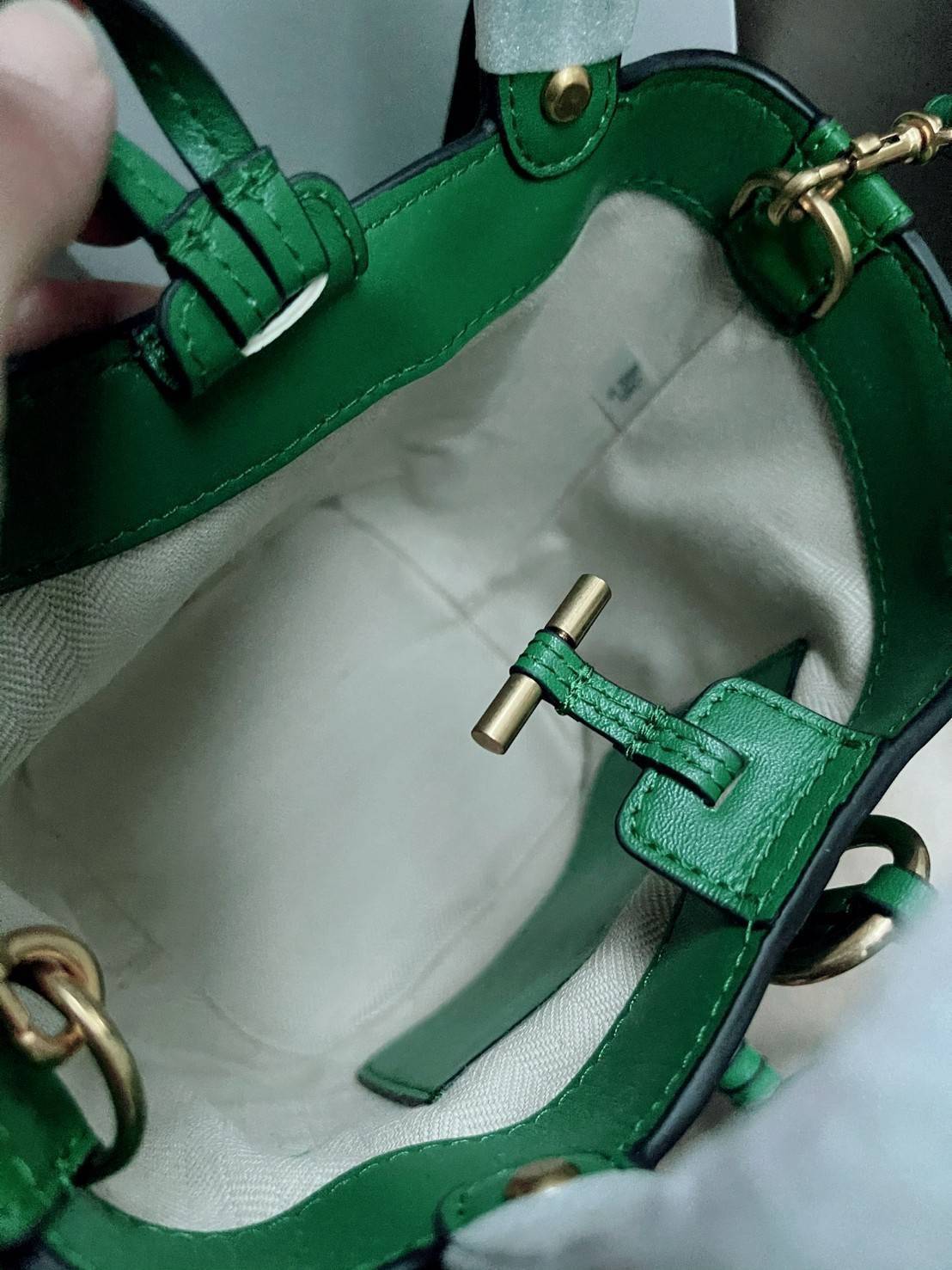 ของแท้ 💯% Tory burch miller mini bucket bag กระเป๋าทรงคลาสสิคจากTory burch มาพร้อมกับรูปทรงถัง ขนาดน่ารักกำลังดี