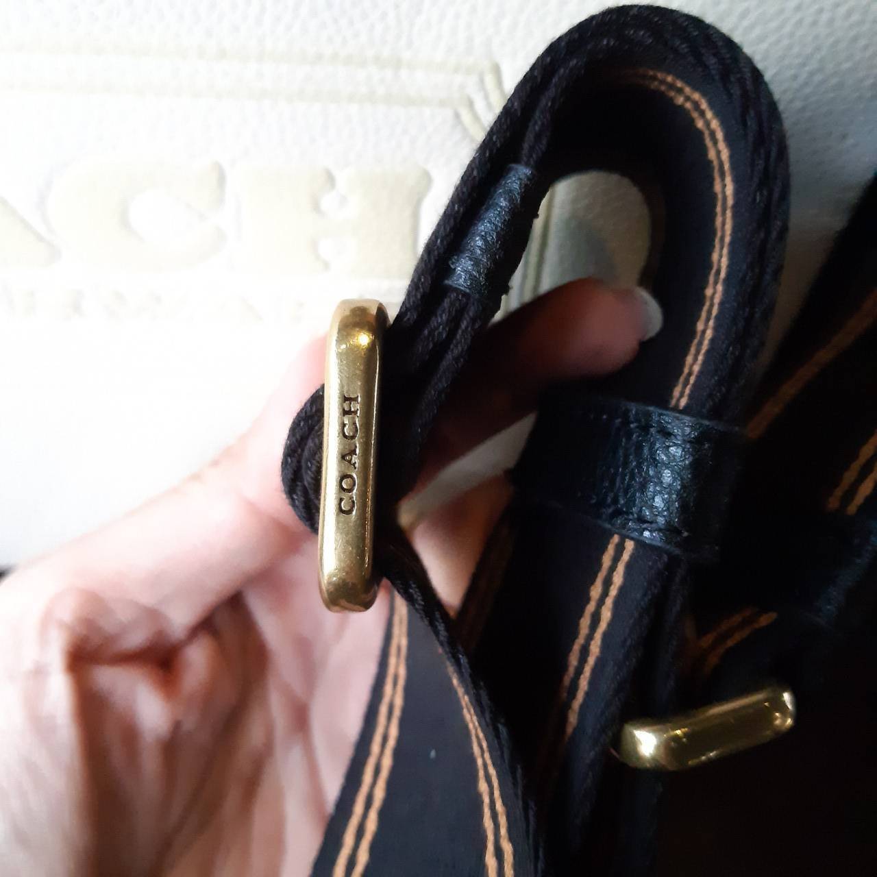 ของแท้ 💯% COACH C0777 FIELD TOTE 30 IN COLORBLOCK WITH COACH BADGE กระเป๋าสะพายทรงโท้ท รุ่นคลาสสิคย้อนยุค สีเรียบหรู ใช้ได้ในทุกโอกาส วัสดุหนัง pepble เต็มใบ มาพร้อมสายสะพาย crossbody เส้นใหญ่ ทนทาน สีตัดโทนกับกระเป๋าอย่างลงตัว