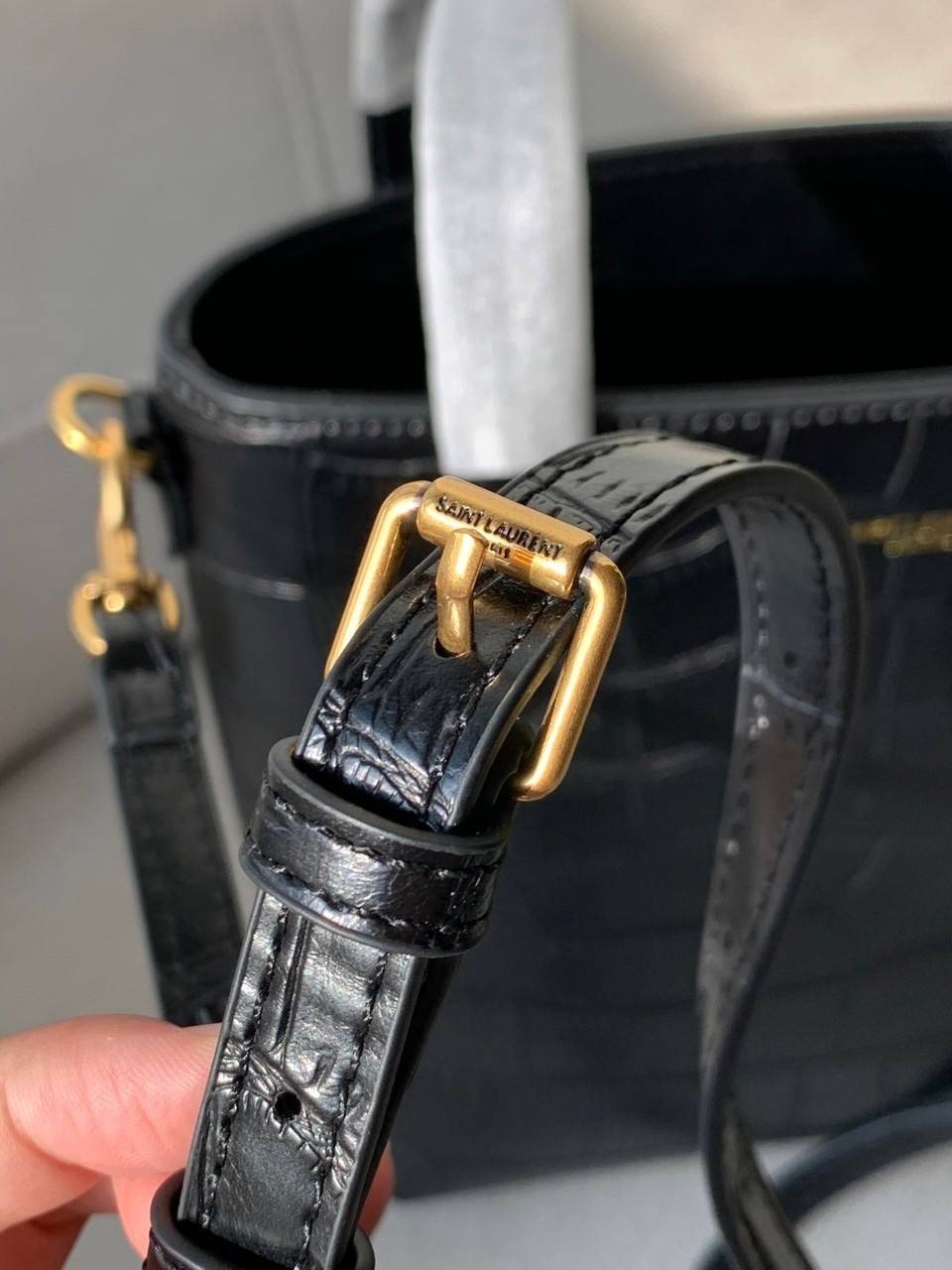 Large YSL CROC TOTE / YSL Toy croc-effect leather tote bag พร้อมส่งครบสองไซส์ *คู่ดูโอ้ สวยแบบตะโกนนน YSL BAG VIP วัสดุหนังสังเคราะห์ หนังนิ่มลายจรเข้เต็มใบ สวยหรูมาก