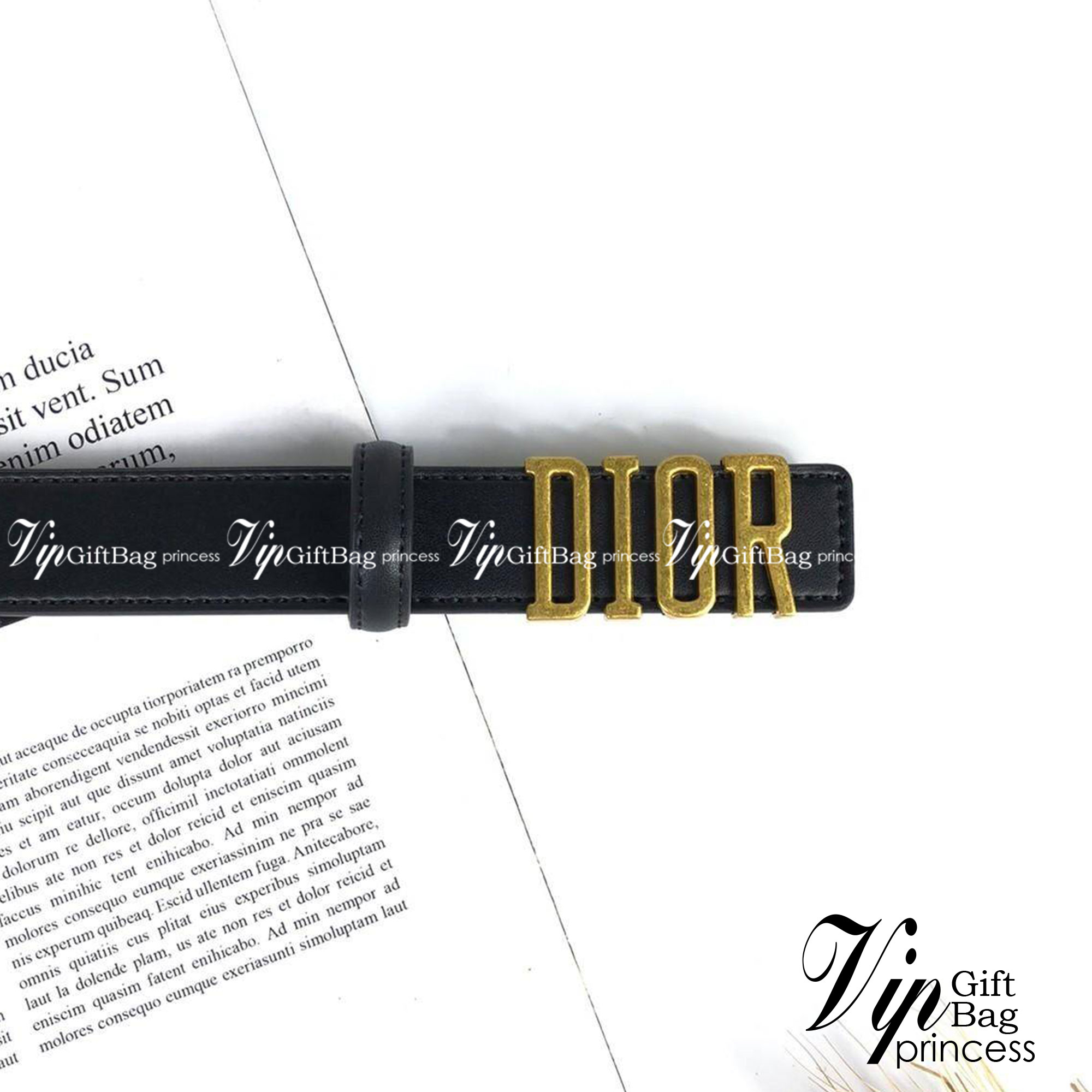 VIP 🥂 DIOR Belt เข็มขัดดิออร์สุดหรูสายหนังแท้ เป็นรุ่นตามหาเลยค่า งานสวยมาก ภาพถ่ายจากงานขายจริง โลโก้ 3D Gold metal เข้าได้กับทุกลุ๊คสไตล์การเเต่งตัว สวยหรูดูดีมีระดับ ไอเท็มนี้แนะนำเลยค่าา มาน้อยรีบๆ หน่อยน้าา