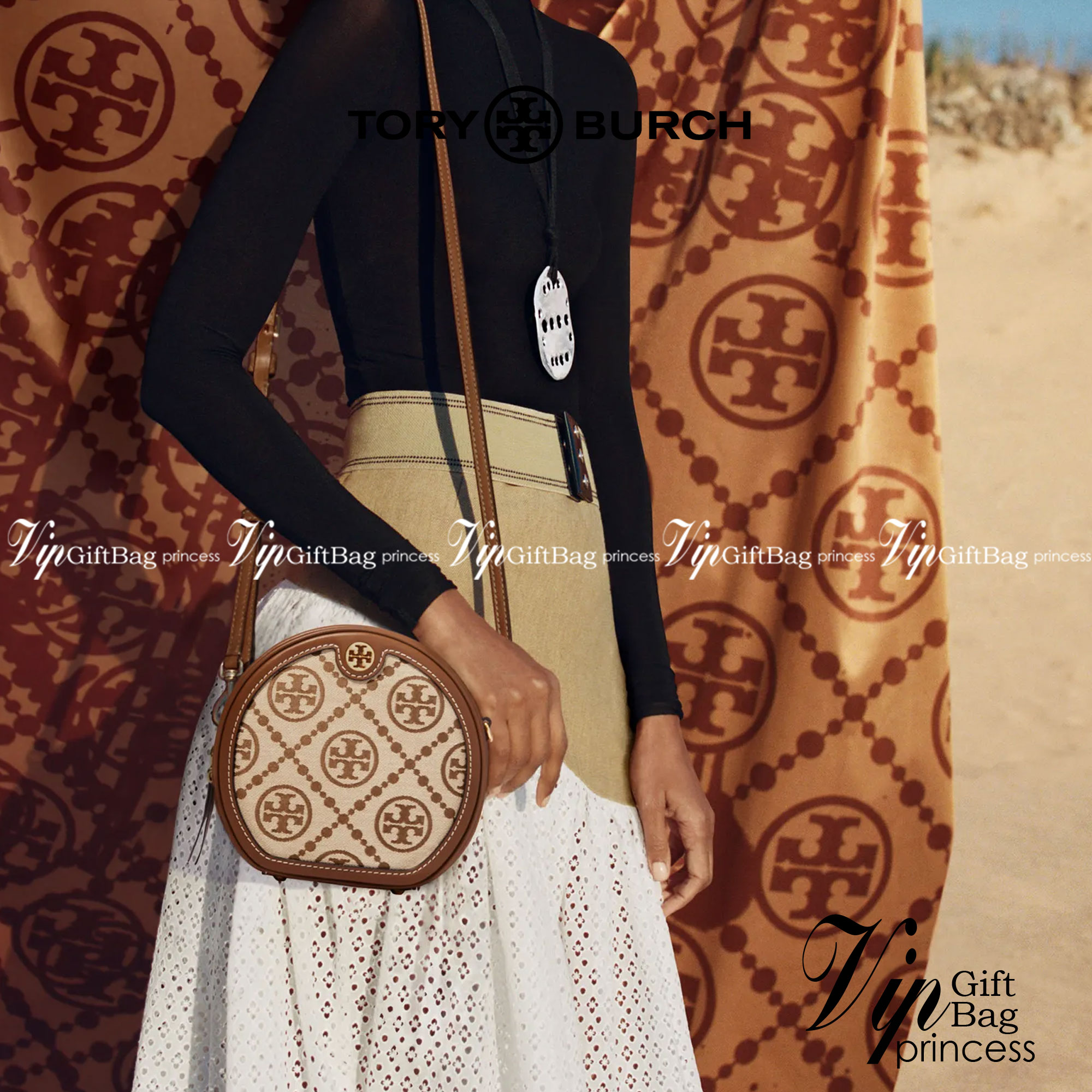 TORY BURCH T MONOGRAM JACQUARD CIRCLE BAG ((Large size)) พร้อมส่งที่ไทย สวยก่อนใครที่นี่! กระเป๋าจาก Tory burch รุ่นนี้มาในสไตล์ทรงวงกลม สุดคลาสสิค ดูคล่องตัวมากขึ้น วัสดุJacquardทอลายแบรนด์+ขอบหนังแท้ ได้ลงตัวสวยงามอยู่เหมือนเดิมค่ะ