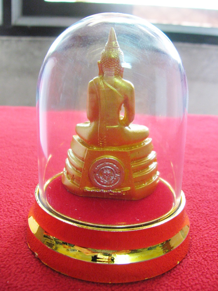 สินค้าหมดค่ะ พระบูชาองค์หลวงพ่อโสธรสีทอง ครอบแก้วใสค่ะ