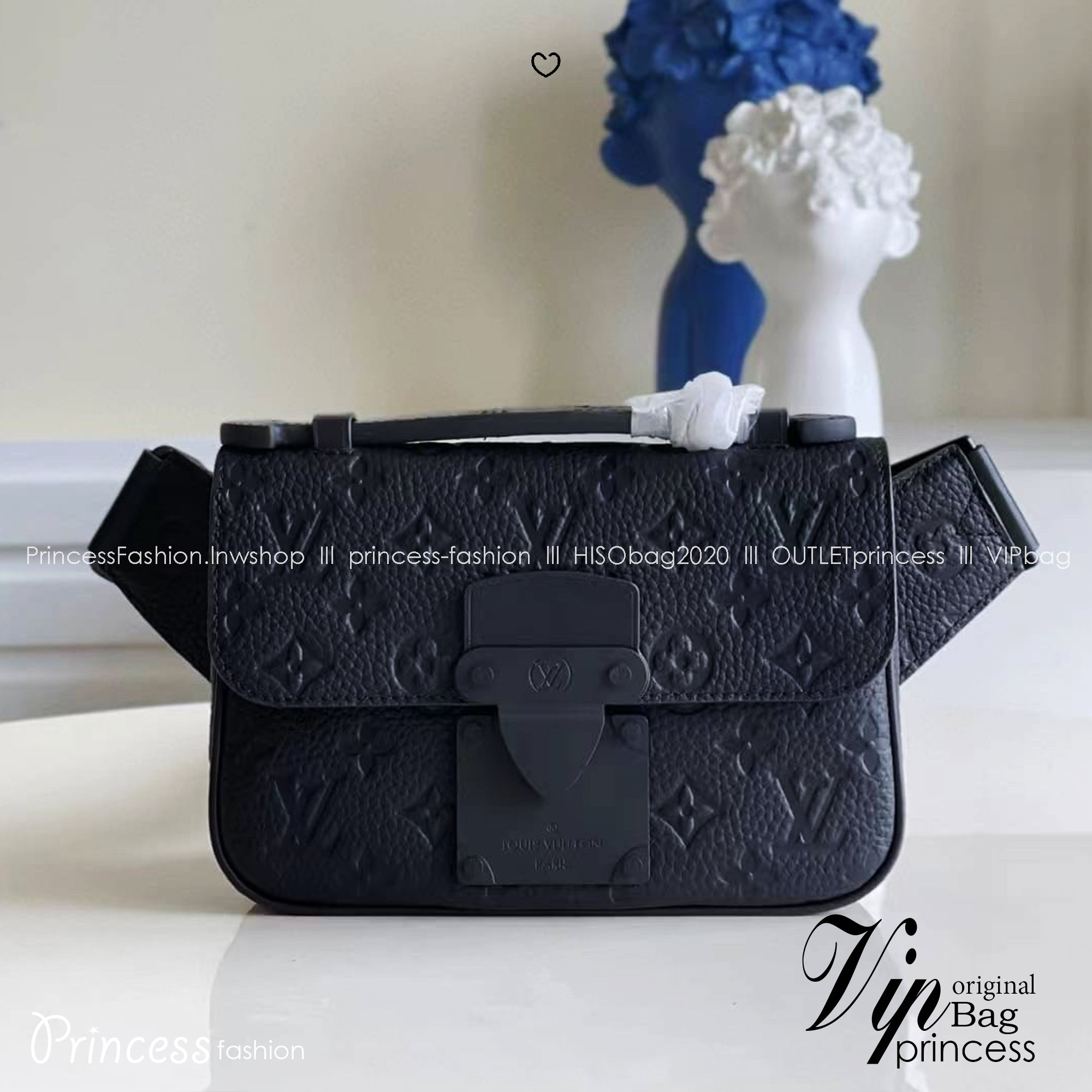 LV S Lock Slingbag Monogram-embossed Taurillon leather / LV Belt Bag กระเป๋าสะพาย/คาดอก หนังแท้ ดีไซส์ร่วมสมัย หนัง Taurillon สีดำพิมพ์ลายโมโนแกรม สุดคลาสสิก สง่างามตลอดกาล มีไว้ไม่มีเอาท์ ท่านชายควรมีมากค่ะ เกรดท็อป ออริ เทียบแท้ 1:1 เกรดดีสุด