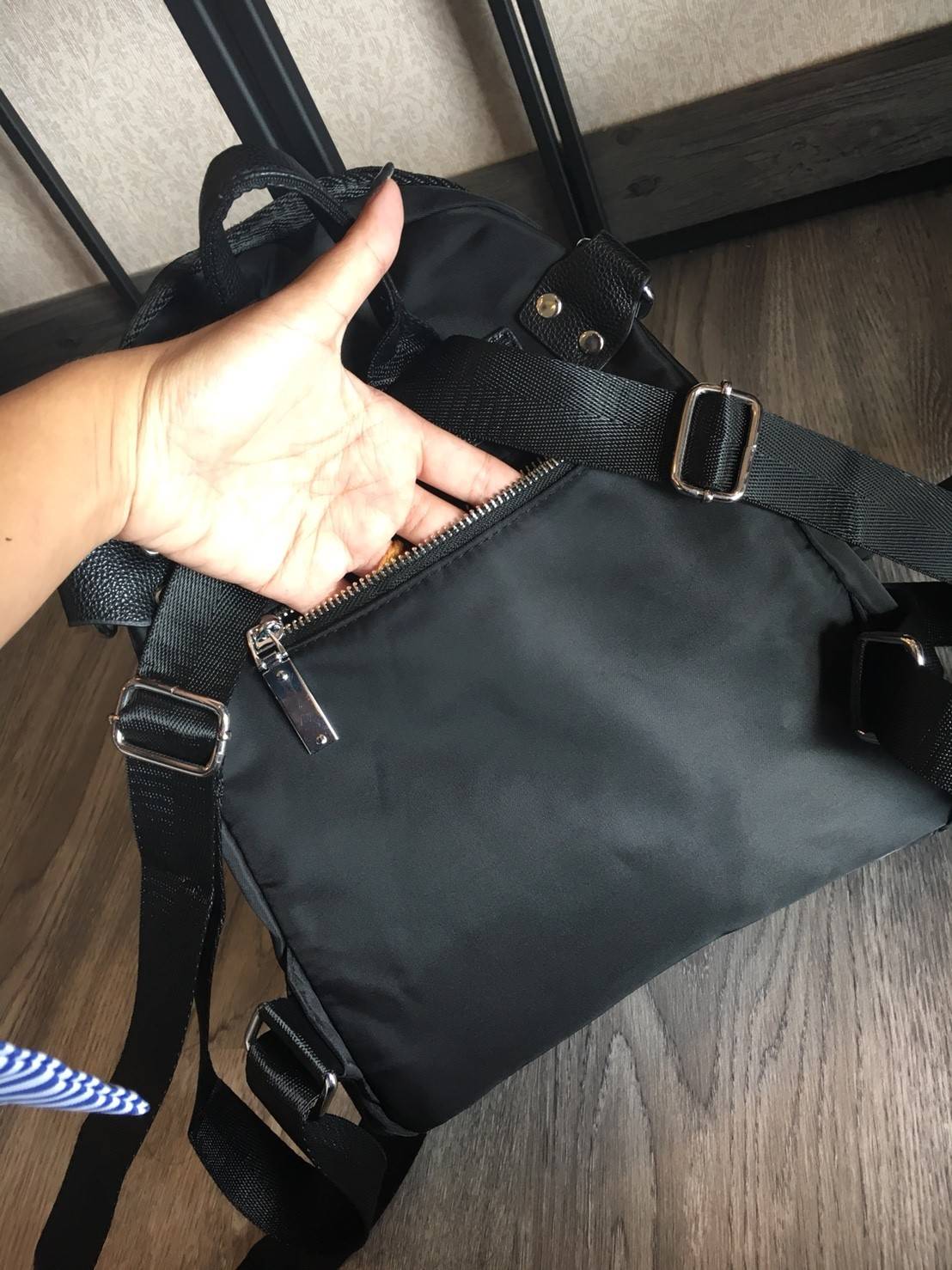 New item! must have kaa กระเป๋าเป้ nylon คลาสสิค จากพรีเมี่ยมกิ้ฟ แบรนด์ Chanel กับทรง Chanel Nylon 2way backpack โดดเด่นด้วยดีไซน์เป้เก๋กู๊ดดด ตัวกระเป๋าไนล่อน ทั้งใบ อะไหล่เงินเงา **กันน้ำได้ จุของได้กำลังดี มีช่องใส่ของเป็นสัดส่วน มาพร้อม สายสะพาย 2 สา