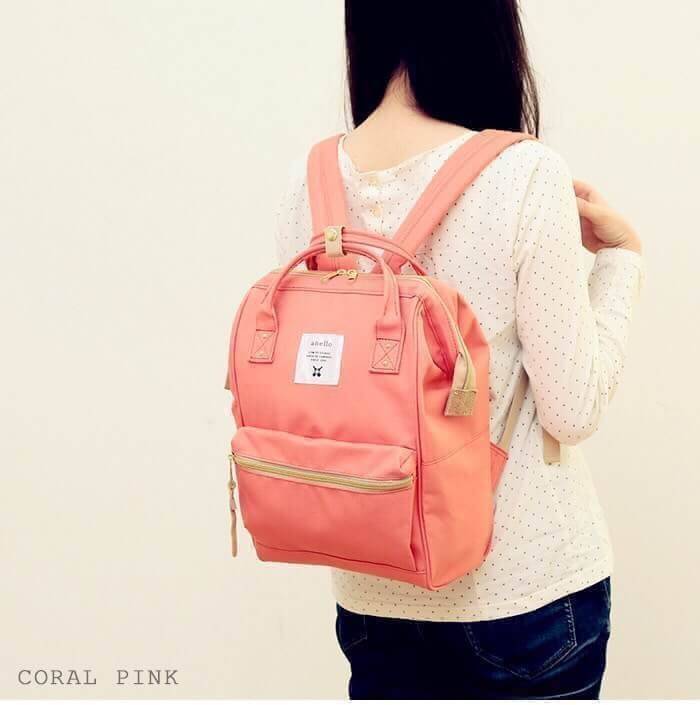 ANELLO POLYESTER CANVAS RUCKSACK รุ่นมินิ แบรนด์ดังสุดฮิตที่กำลังดังในประเทศญี่ปุ่น กระเป๋าเป้สไตล์คาวาอิ รูปทรงแปลกใหม่มีสไตล์เป็นของตัวเอง วัสดุผ้าแคนวาส ปากกระเป๋ากว้างมีโครง ง่ายสำหรับเวลาใส่สัมภาระ ภายในมีช่องเล็กและช่องใหญ่ใช้งานง่าย เปิดปิดด้วยซิปค
