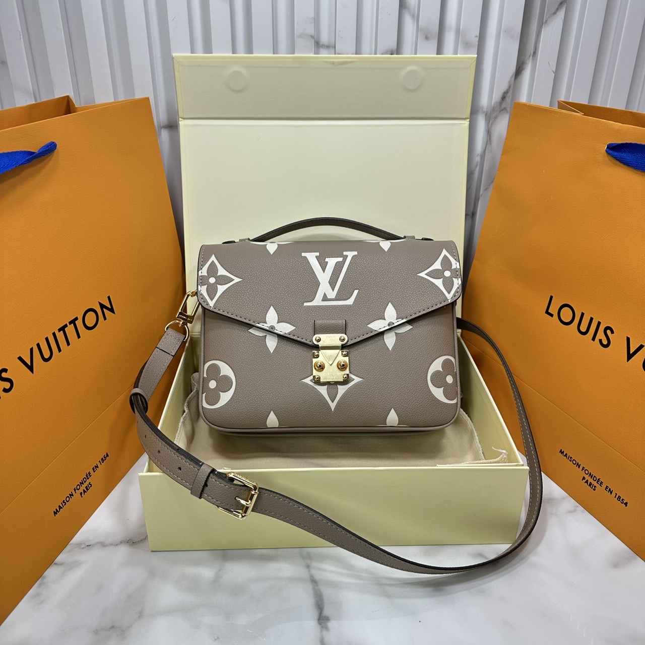 ORI หนังแท้ | LV Pochette Metis Monogram Empreinte leather กระเป๋าสะพาย อีกหนึ่งผลงานเด่นประจำฤดูกาล Spring 2021