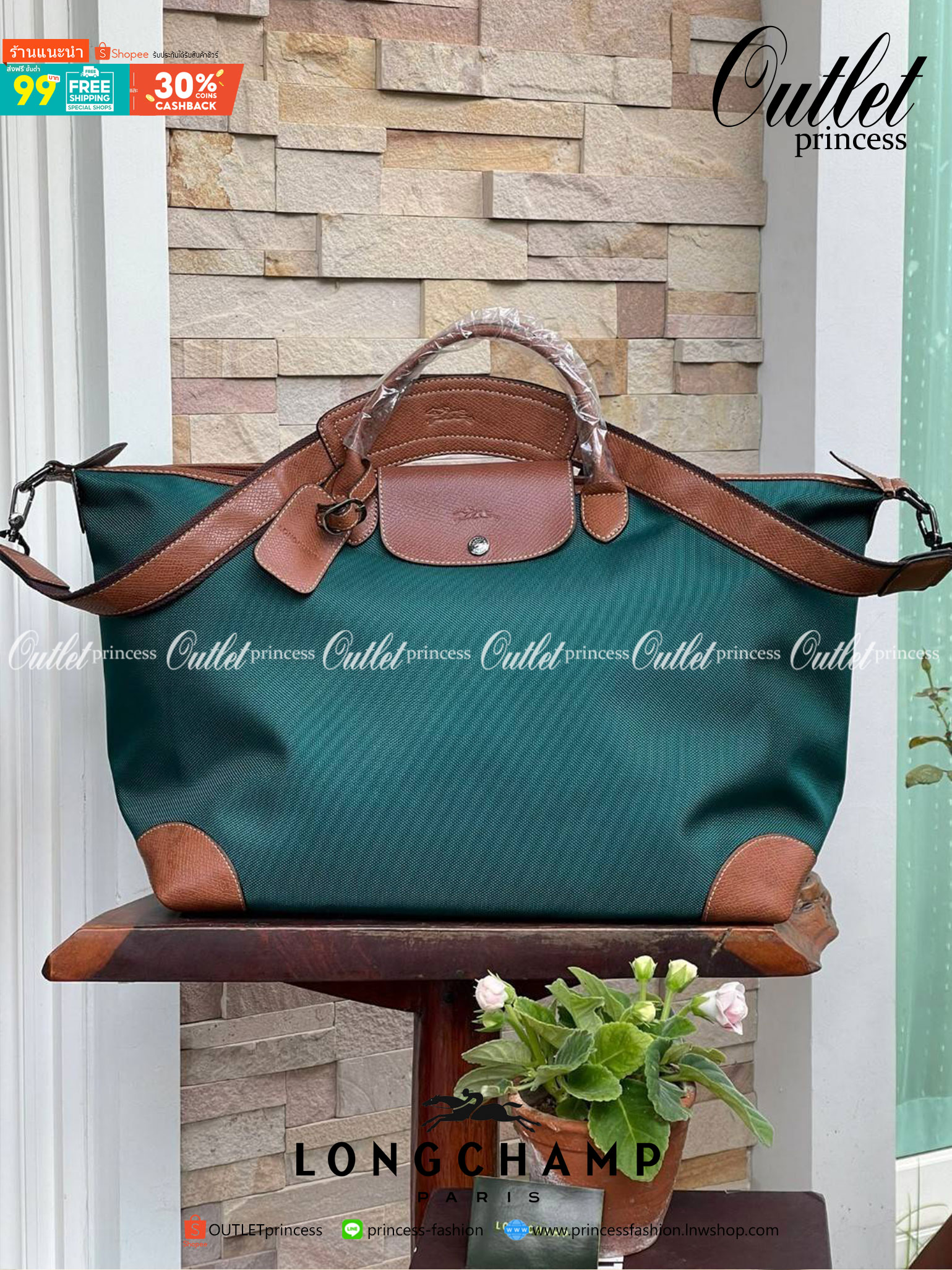 LONGCHAMP BOXFORD TRAVEL BAG L กระเป๋าเดินทางขนาดใหญ่ มาพร้อมสายสะพายที่สามารถถอดได้ ให้คุณเลือกสะพายไหล่หรือถือได้ มีซิปรูดเปิดปิดกระเป๋าที่ให้คุณมั่นใจได้ว่าคุณจัดเก็บไอเท็มของคุณได้อย่างมิดชิด บ็อคฟอร์ด (BOXFORD) สะท้อนความเป็นเอกลักษณ์ของแบรนด์ที่เปี่