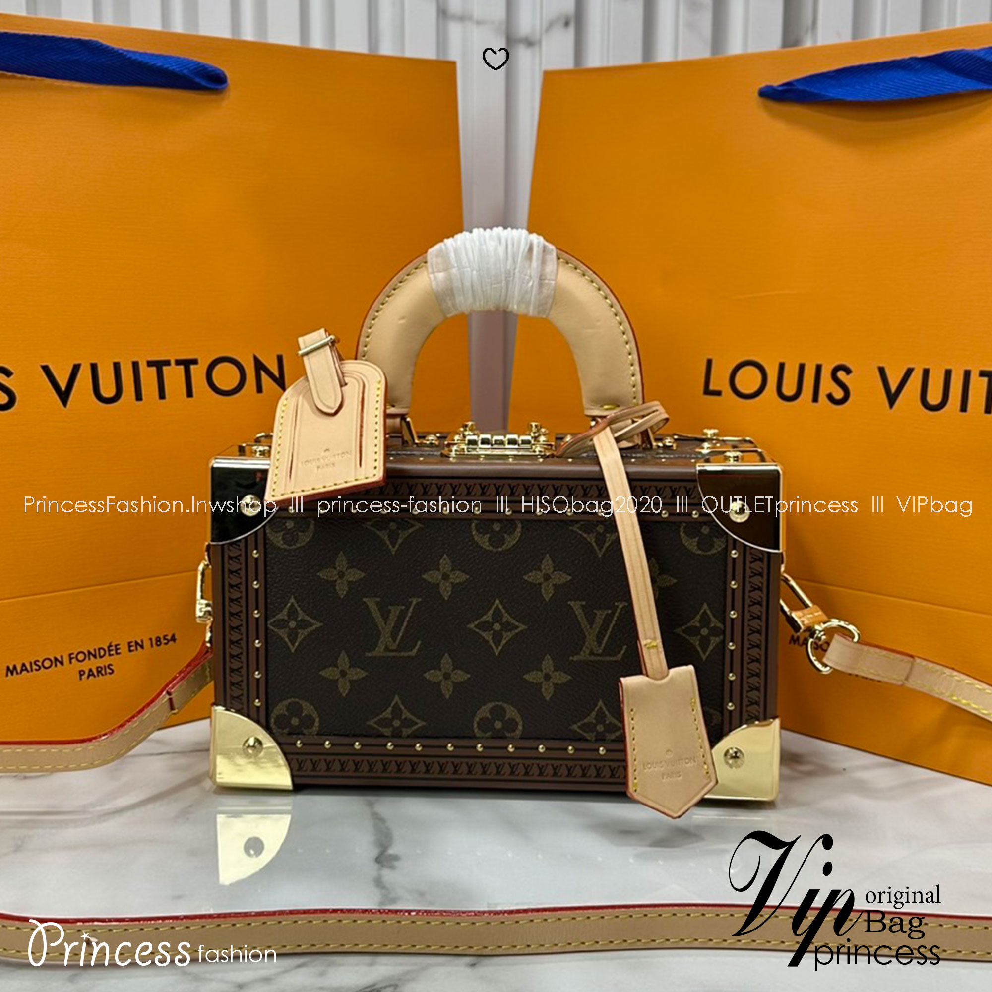 ORI หนังแท้ | LV Petite Valise Trunks S-lock Monogram canvas กระเป๋าสะพายทรงทรังค์ดีไซน์ขนาดเล็กพกพาสนุก เปี่ยมไปด้วยพลังและหรูหรา แคนวาสเคลือบลายโมโนแกรม ตัดขอบด้วยหนัง และฮาร์ดแวร์สีทอง ทรังก์เดินทางสไตล์เฟมินีนที่คุณควรมีในครอบครอง