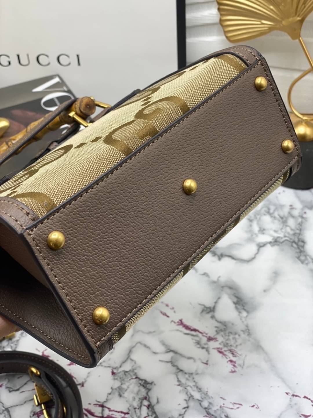 หนังแท้ Gucci Diana jumbo GG tote bag Mini พร้อมส่งที่ไทย Brown Camel and ebony jumbo GG canvas ภาพสินค้าถ่ายจากงานขายจริง ใช้งานต่างประเทศได้ค่ะ